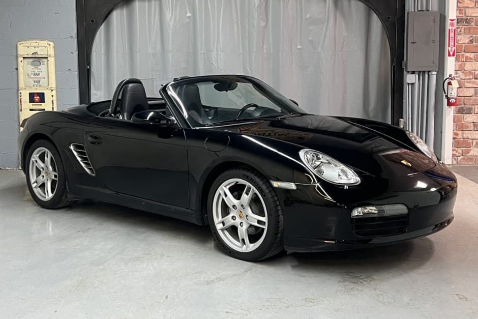 2006 Porsche 987 Boxster sold for $15,011