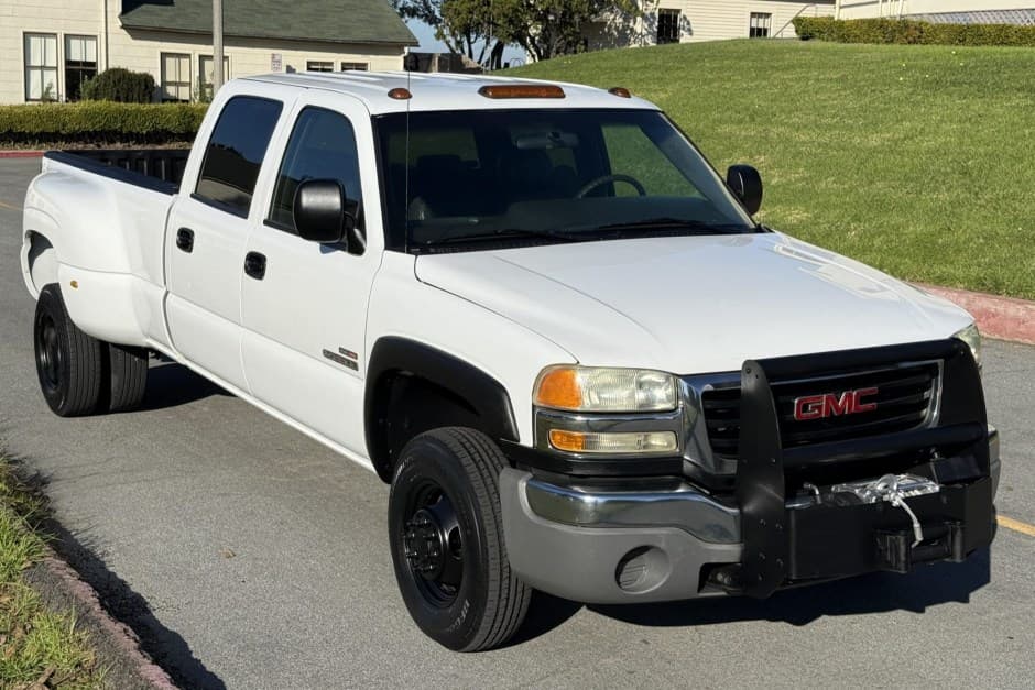 2004 GMC Sierra HD (GMT800 2000-2007) sold for $17,050