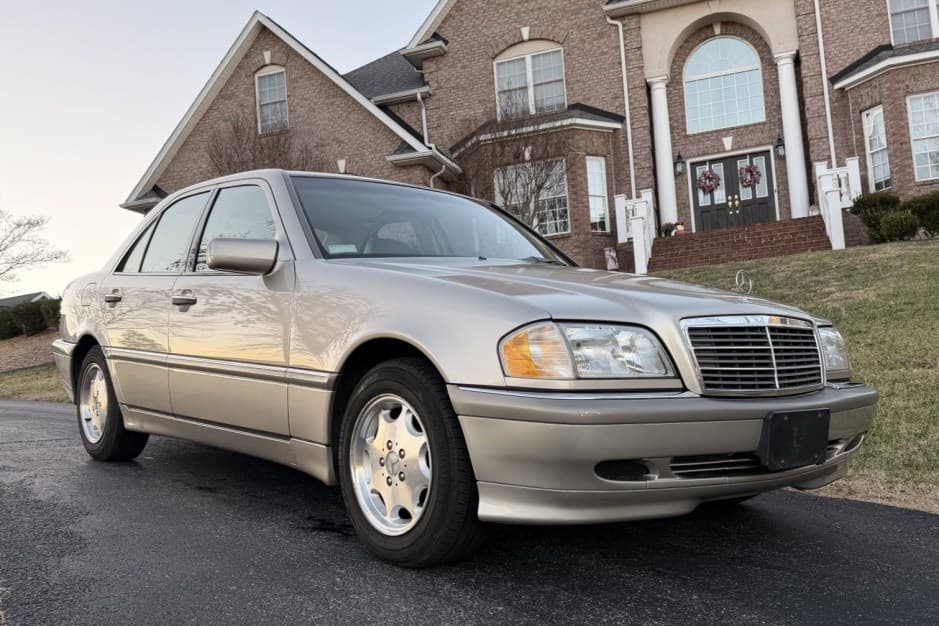 1998 Mercedes-Benz W202 C-Class sold for $3,750