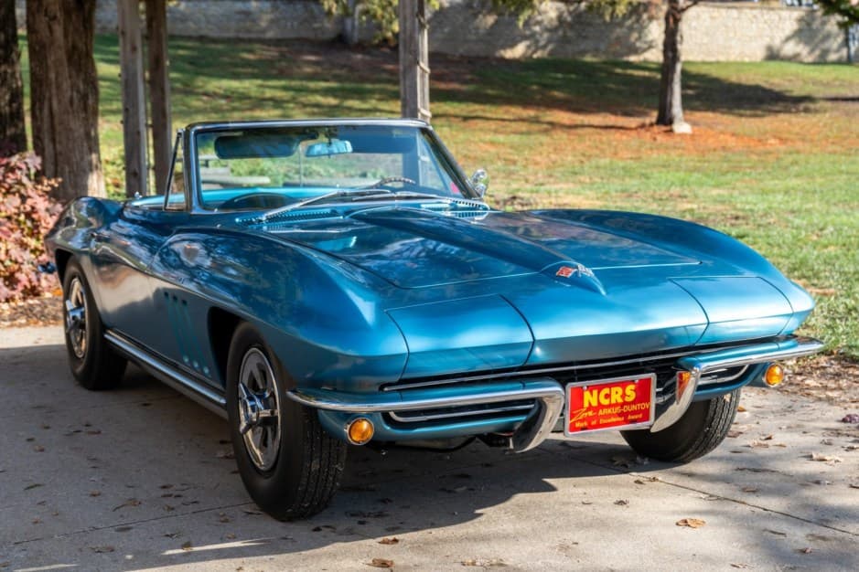 1965 Chevrolet Corvette C2 sold for $174,000