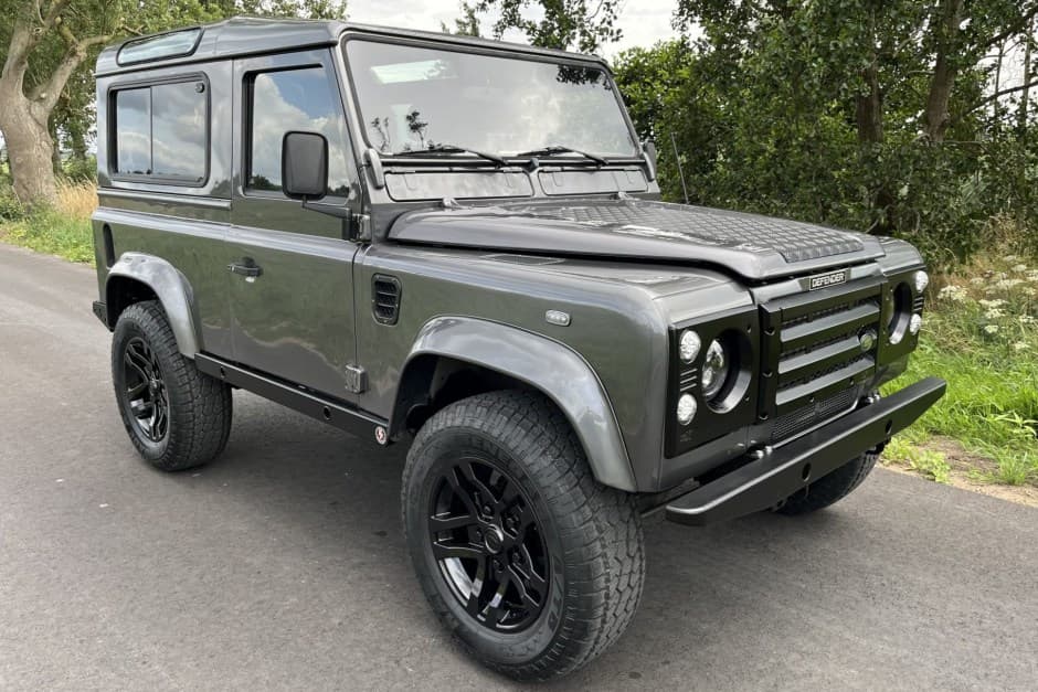 2000 Land Rover 90 / Defender 90 (Euro Spec) sold for $42,000