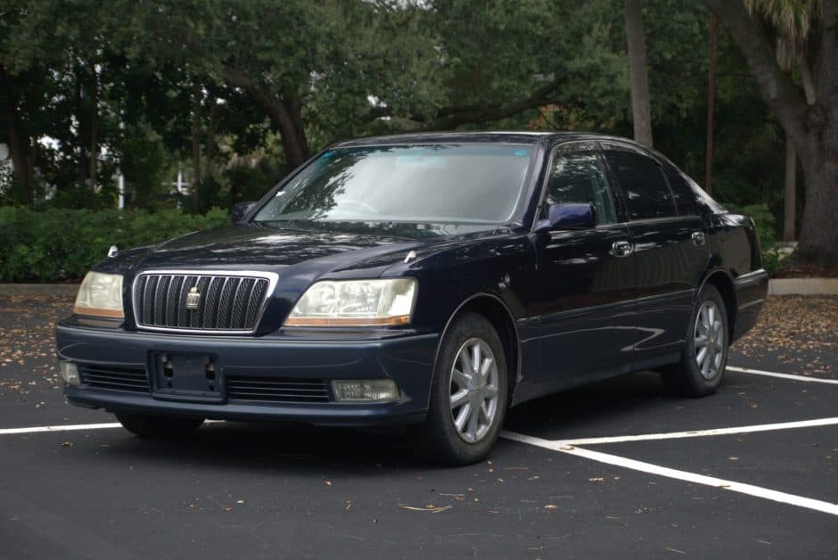 2000 Toyota Crown sold for $9,300