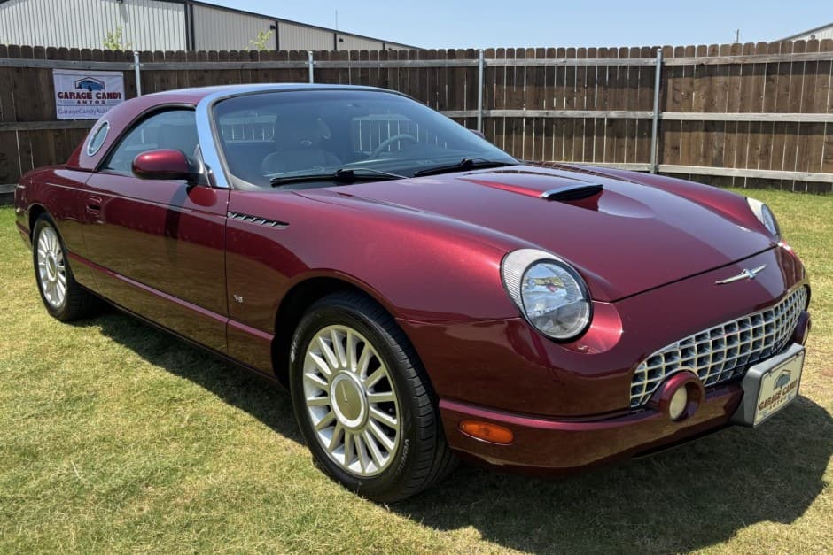 2004 Ford Thunderbird (2002-2005) sold for $8,600