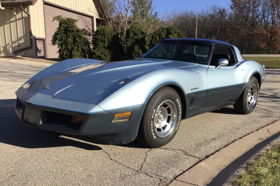 1982 Chevrolet Corvette C3 sold for $13,500