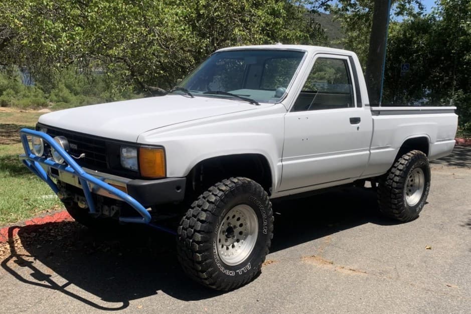 1985 Toyota Pickup (N50/N60/N70 1984-1988) sold for $3,900