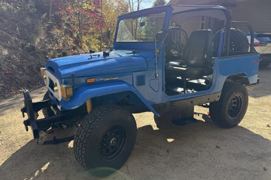 1974 Toyota Land Cruiser FJ40 sold for $12,265