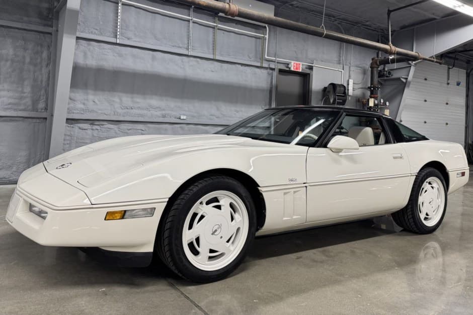 1988 Chevrolet Corvette C4 Coupe (1984-1991) sold for $20,000