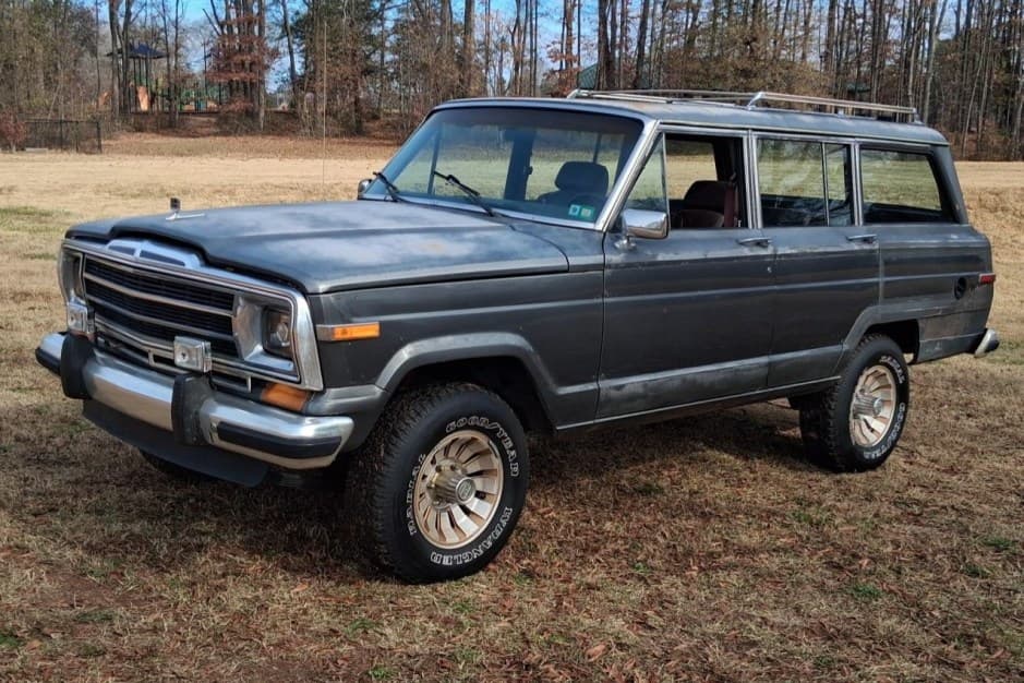 1987 Jeep SJ Grand Wagoneer sold for $6,725