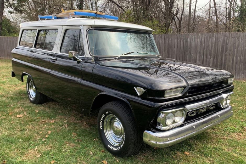1964 GMC Suburban (1960-1966) sold for $9,000
