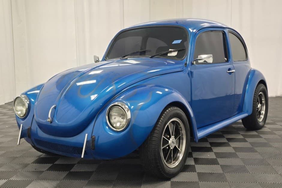 1971 Volkswagen Super Beetle sold for $8,600