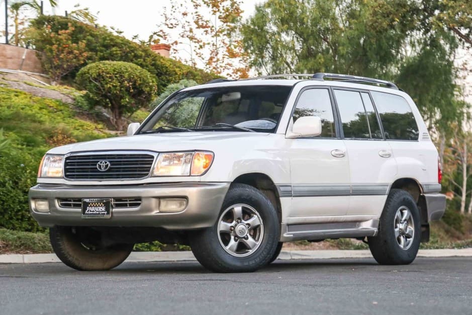 2001 Toyota Land Cruiser 100-Series sold for $6,988