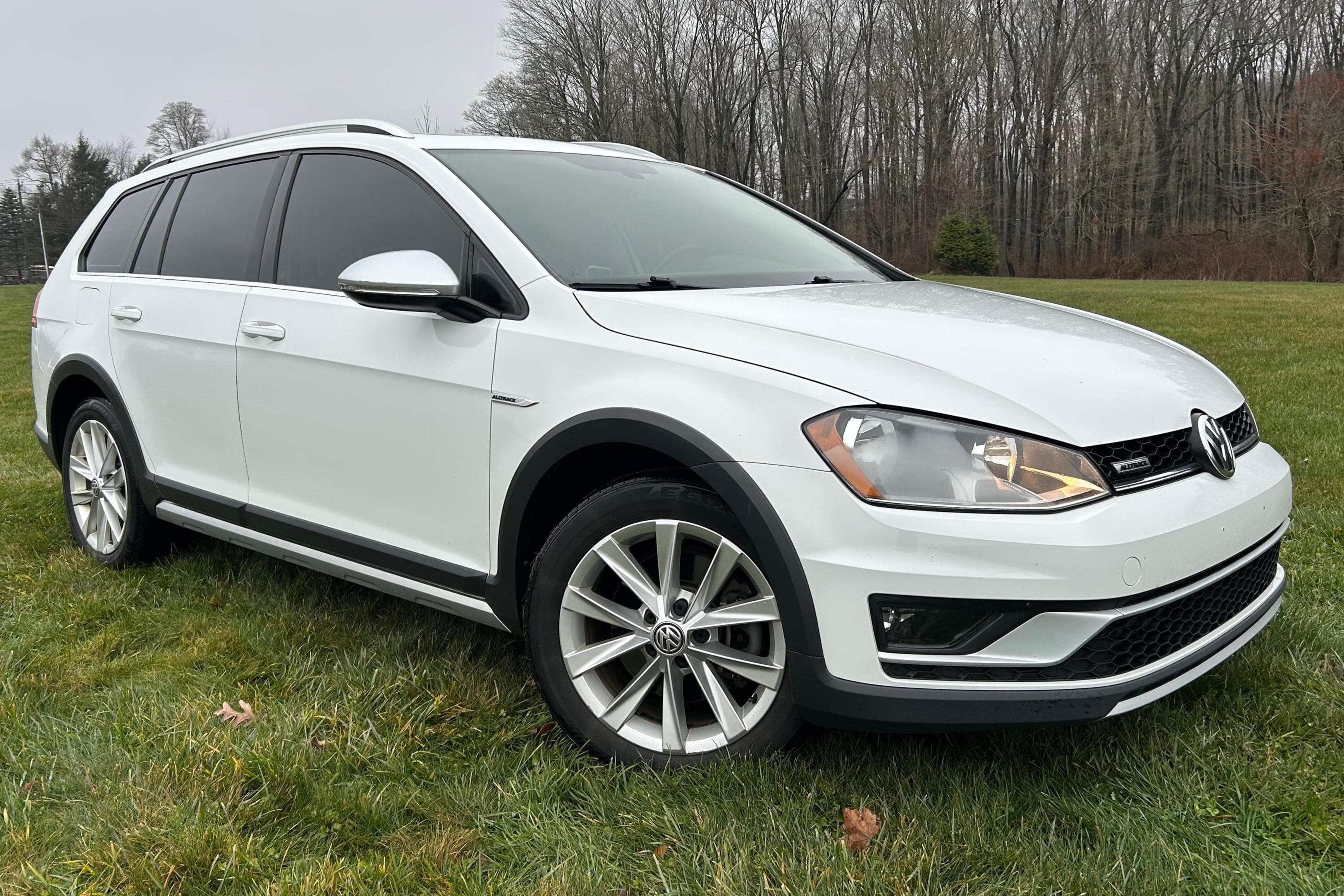 2017 Volkswagen Golf sold for $9,000
