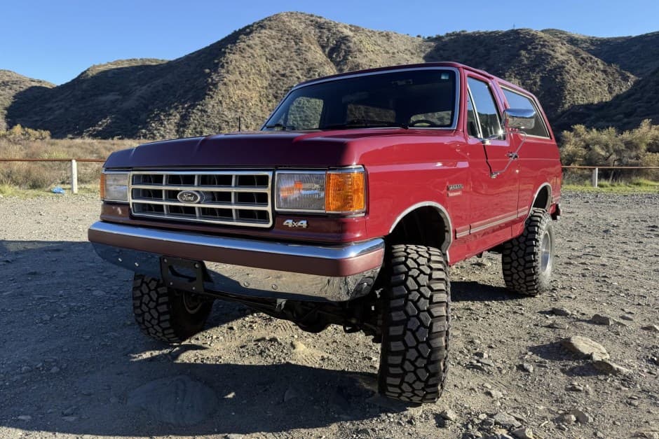 1991 Ford Bronco 4th-5th Generations 1987-1996 sold for $13,750