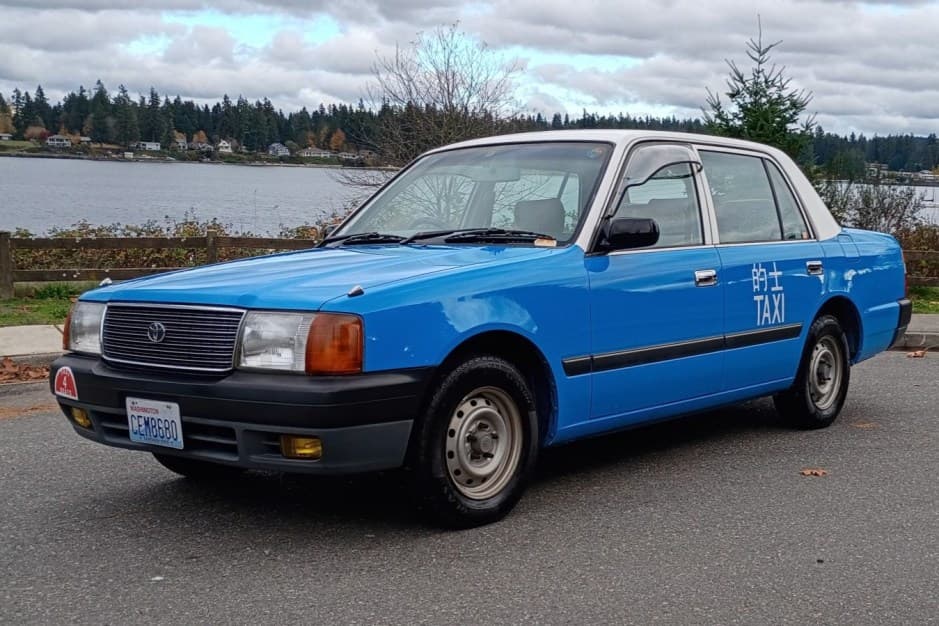 1996 Toyota Crown sold for $6,200