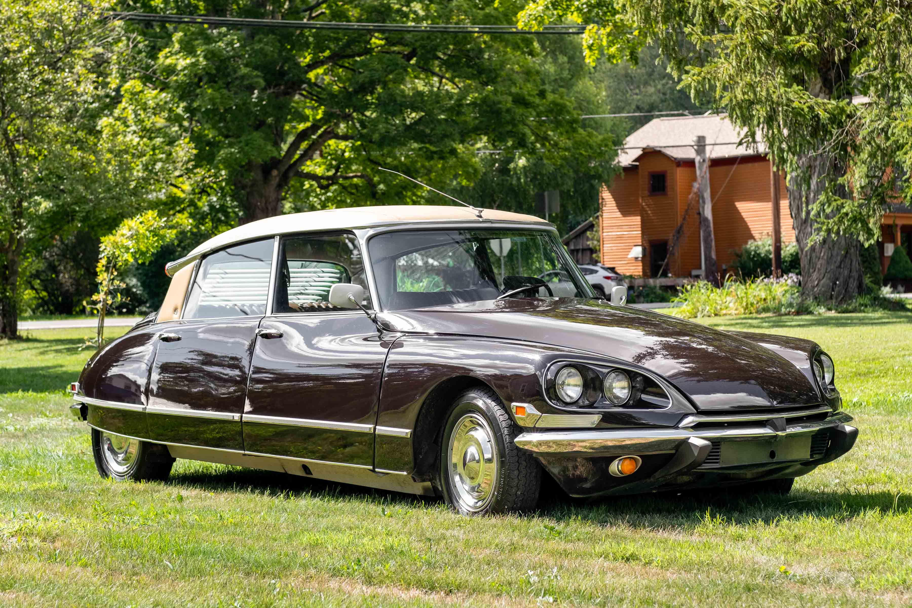 1969 Citroen DS21 sold for $31,984