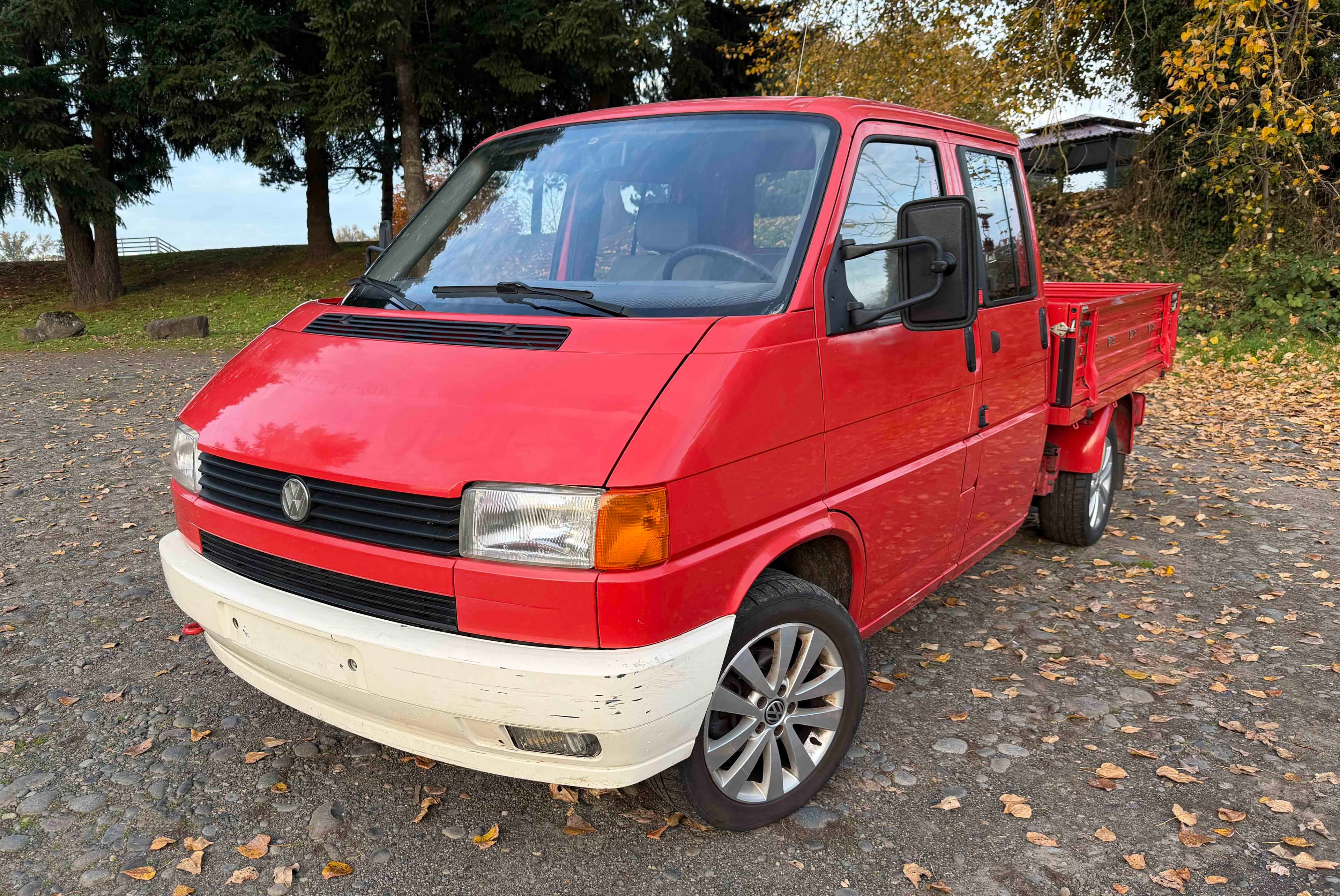 1993 Volkswagen T4 Transporter Doka sold for $15,000