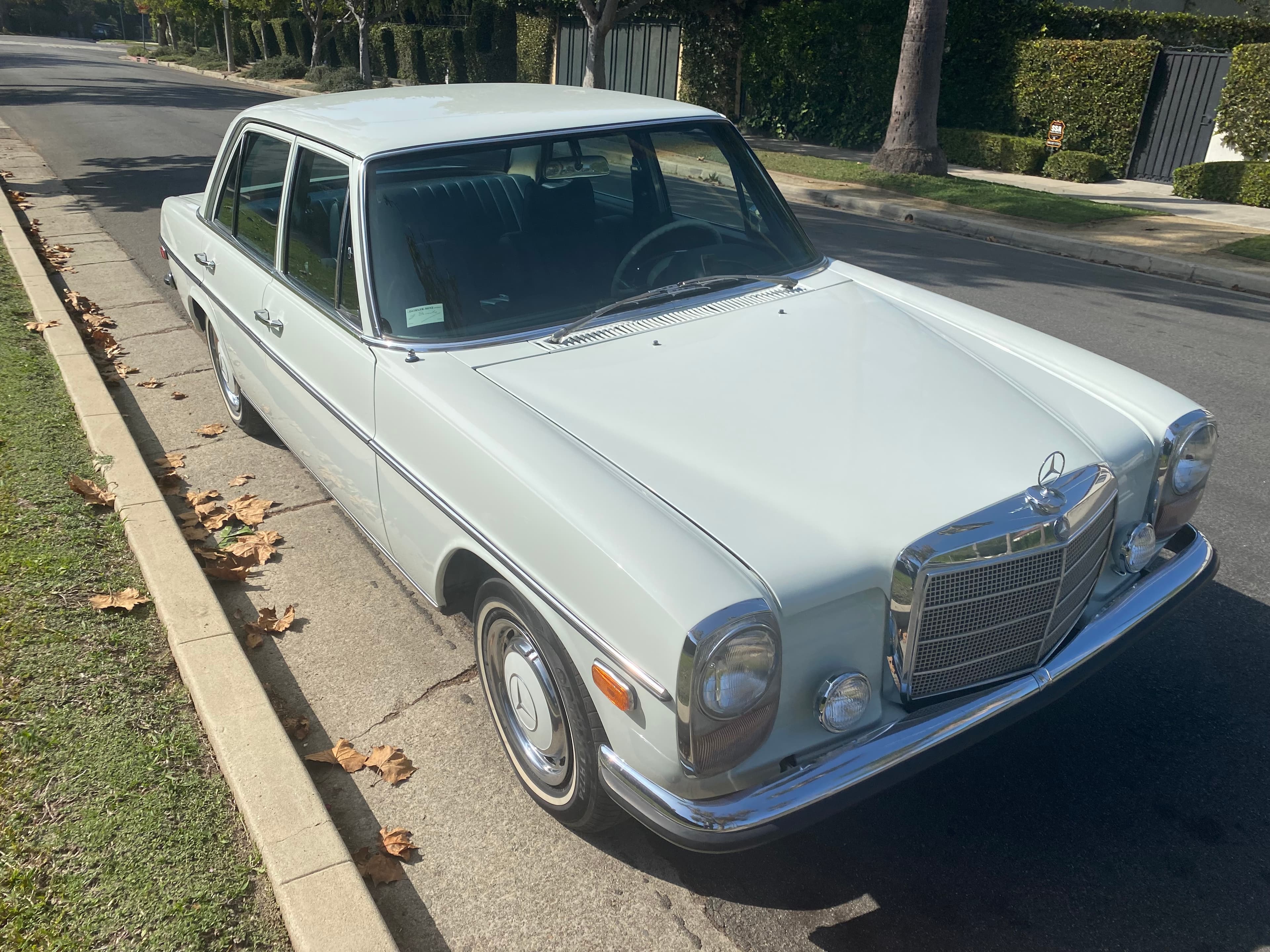1971 Mercedes-Benz 220D sold for $0