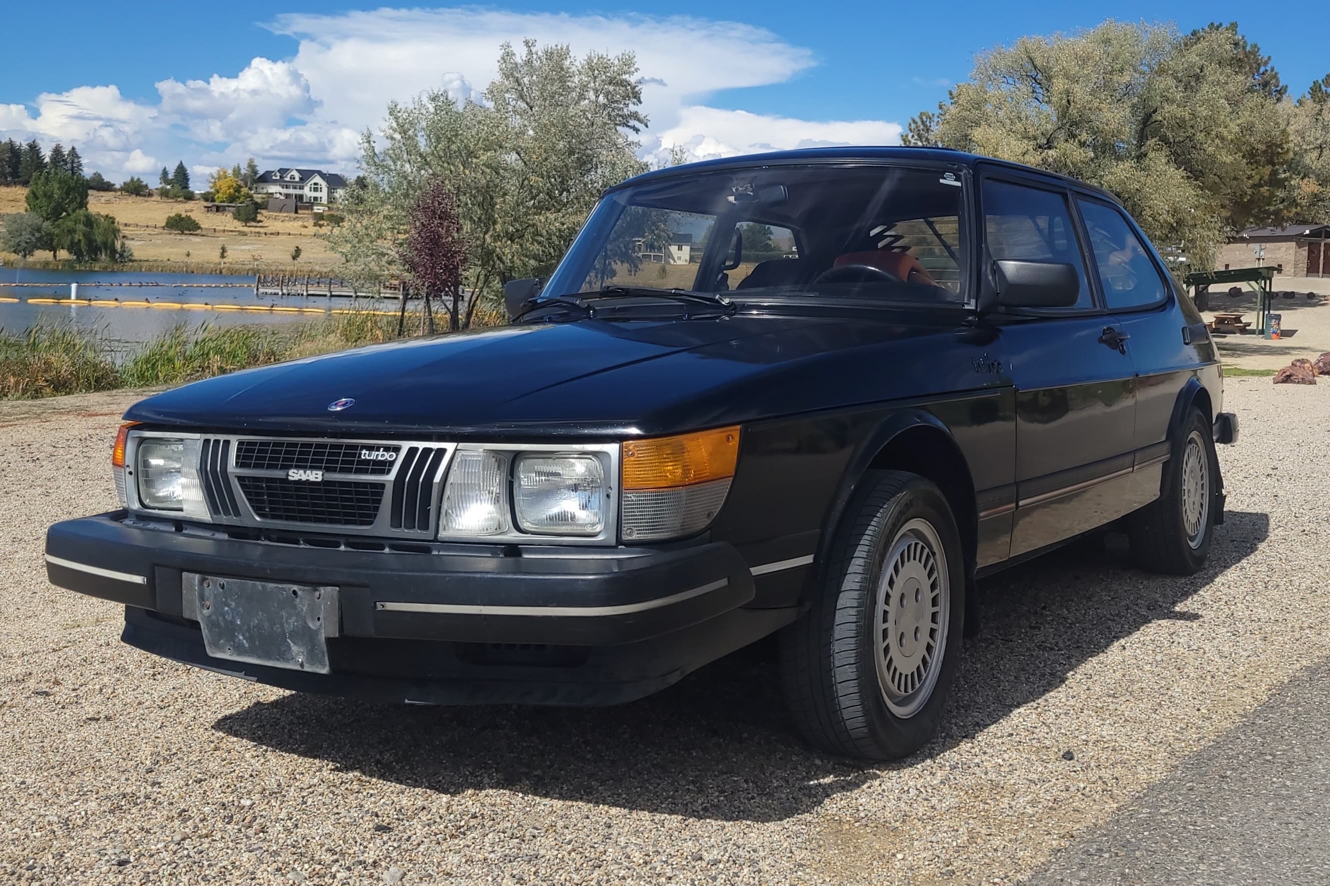 1983 Saab 900 sold for $2,500