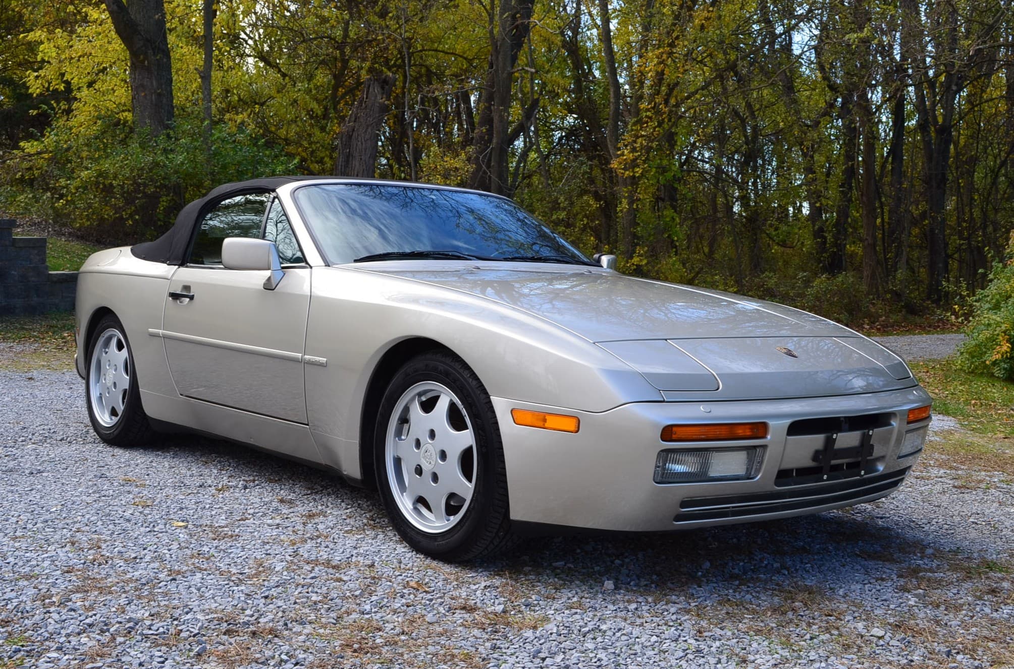 1990 Porsche 944 sold for $8,250
