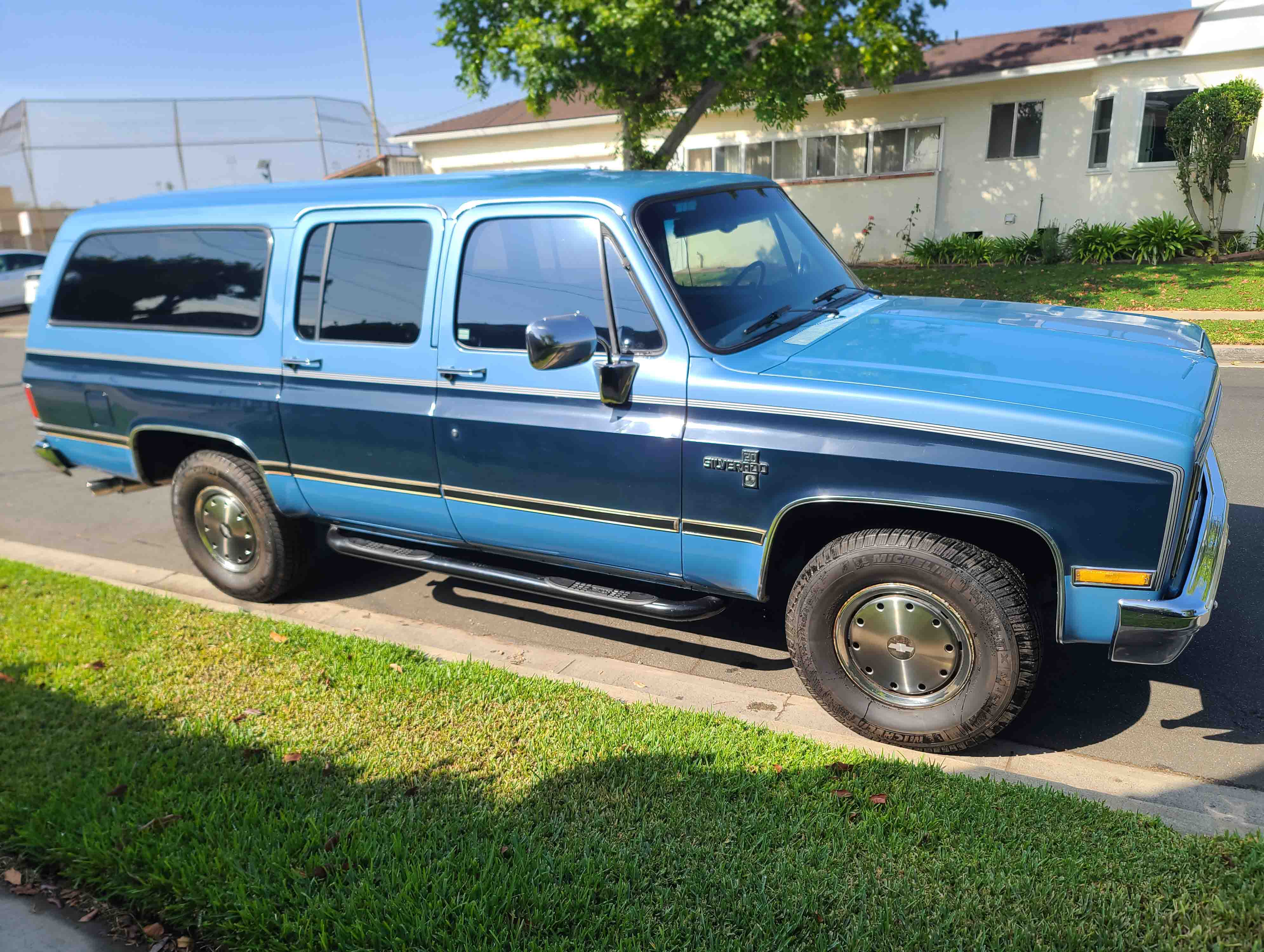 1985 Chevrolet Suburban  sold for $8,250
