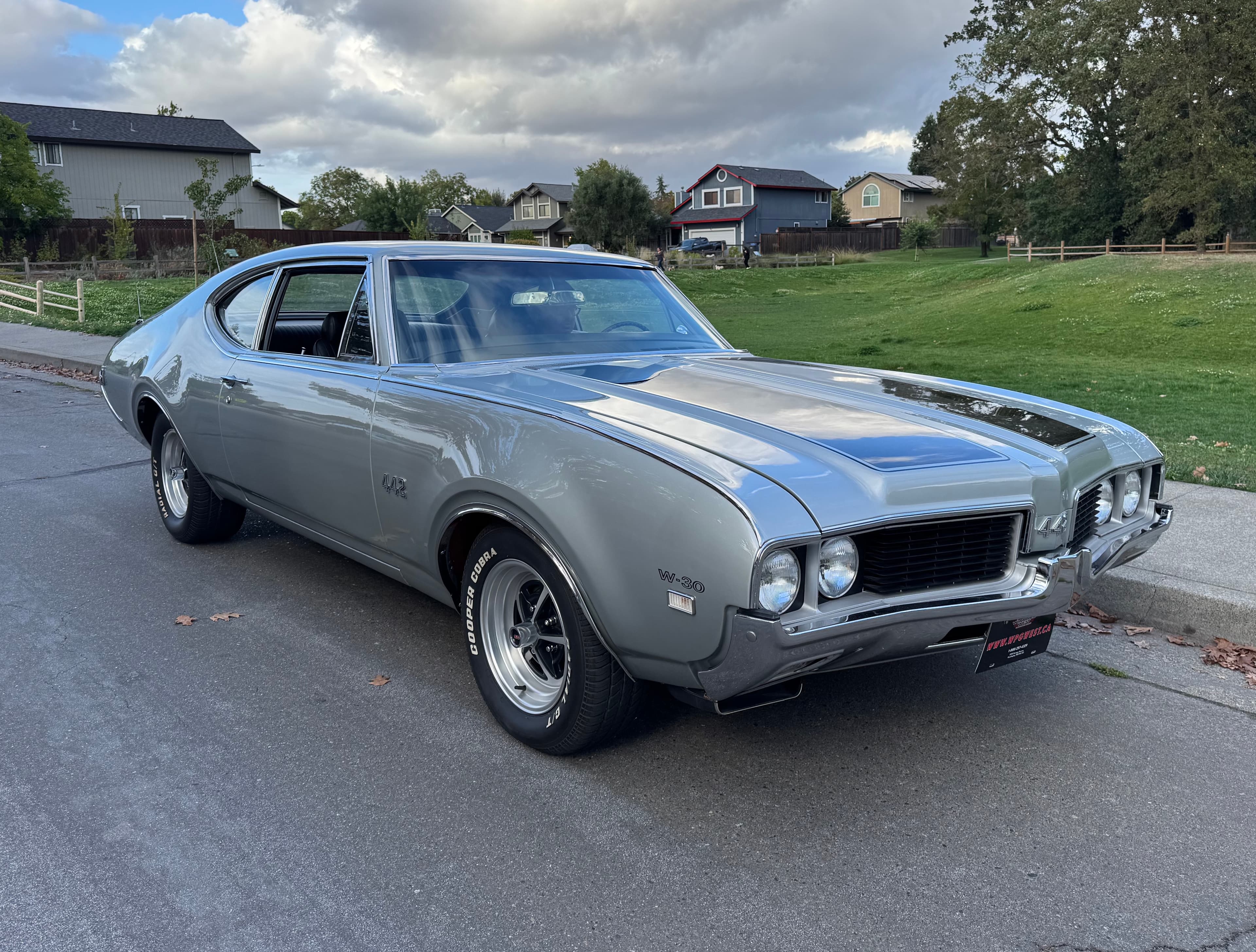 1969 Oldsmobile 4-4-2 sold for $74,000