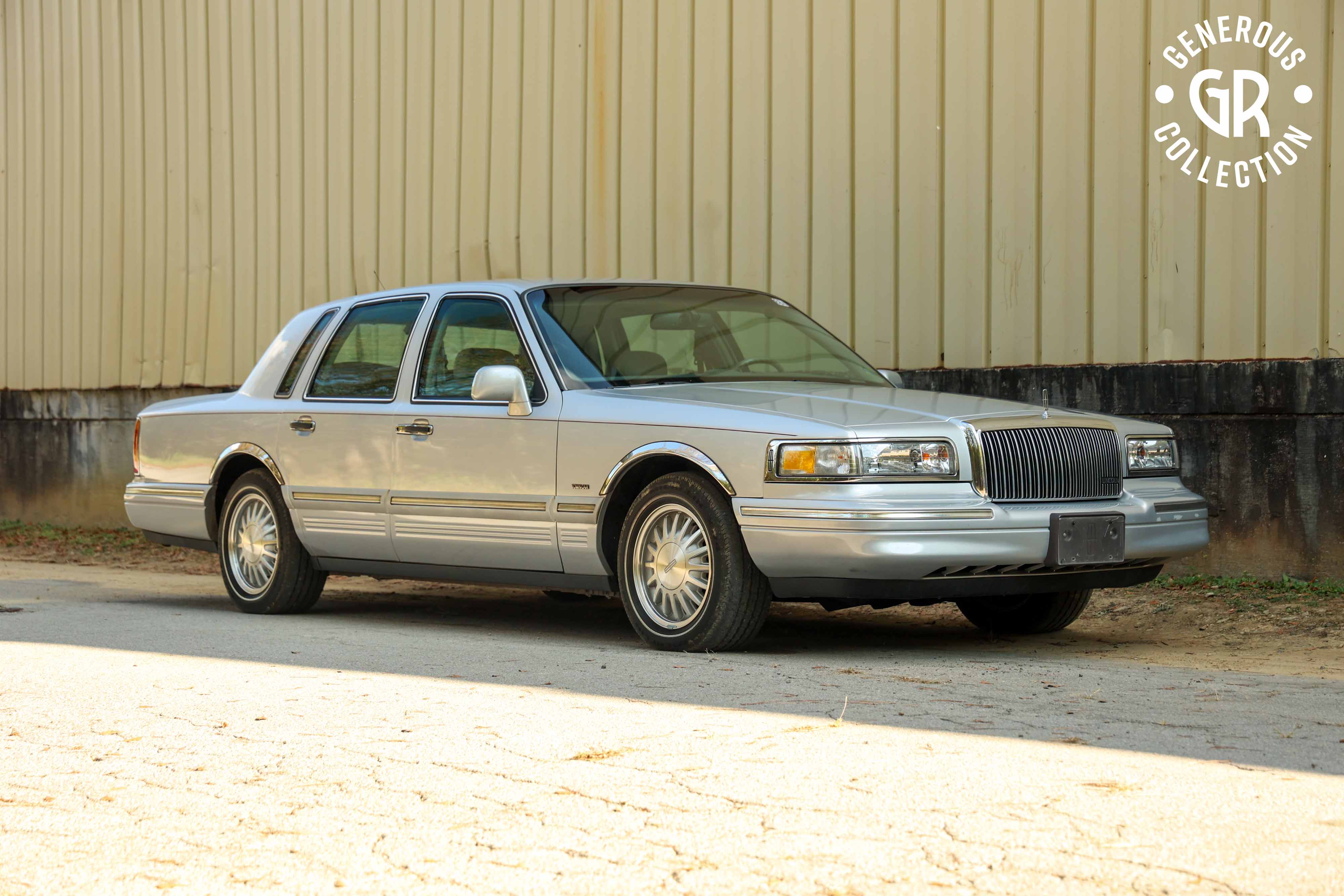 1996 Lincoln Town Car sold for $7,500