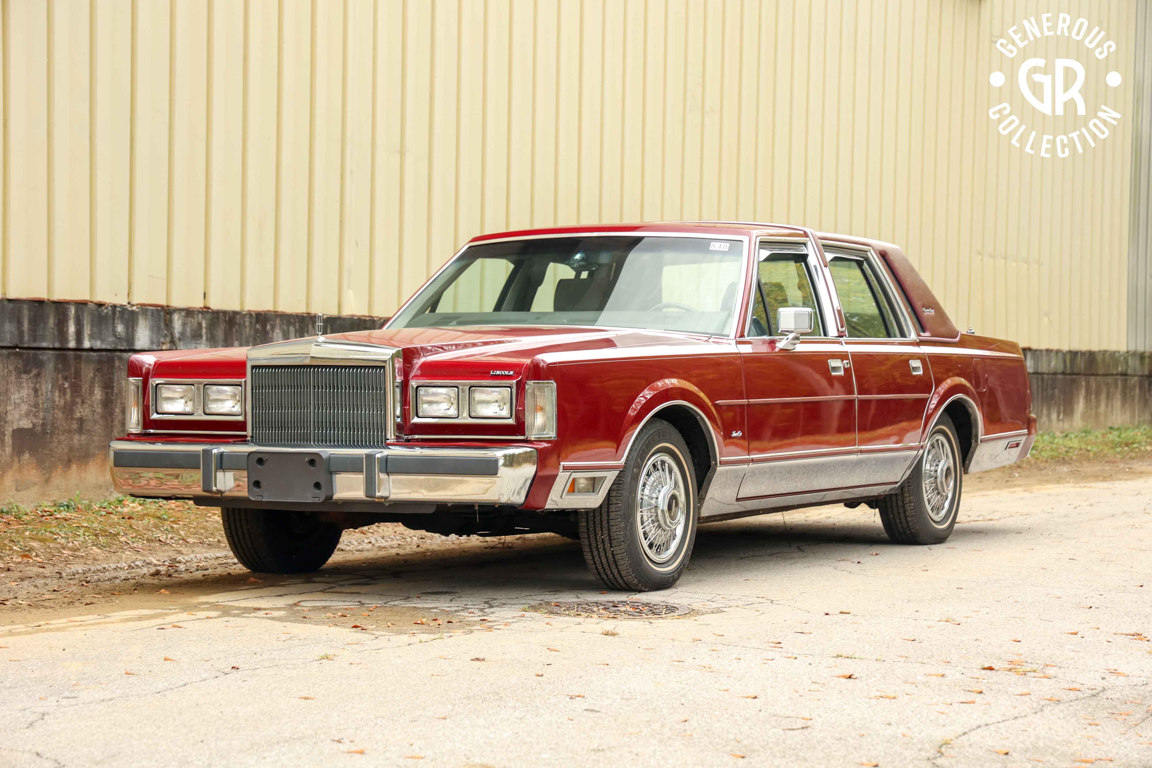 1988 Lincoln Town Car sold for $7,300