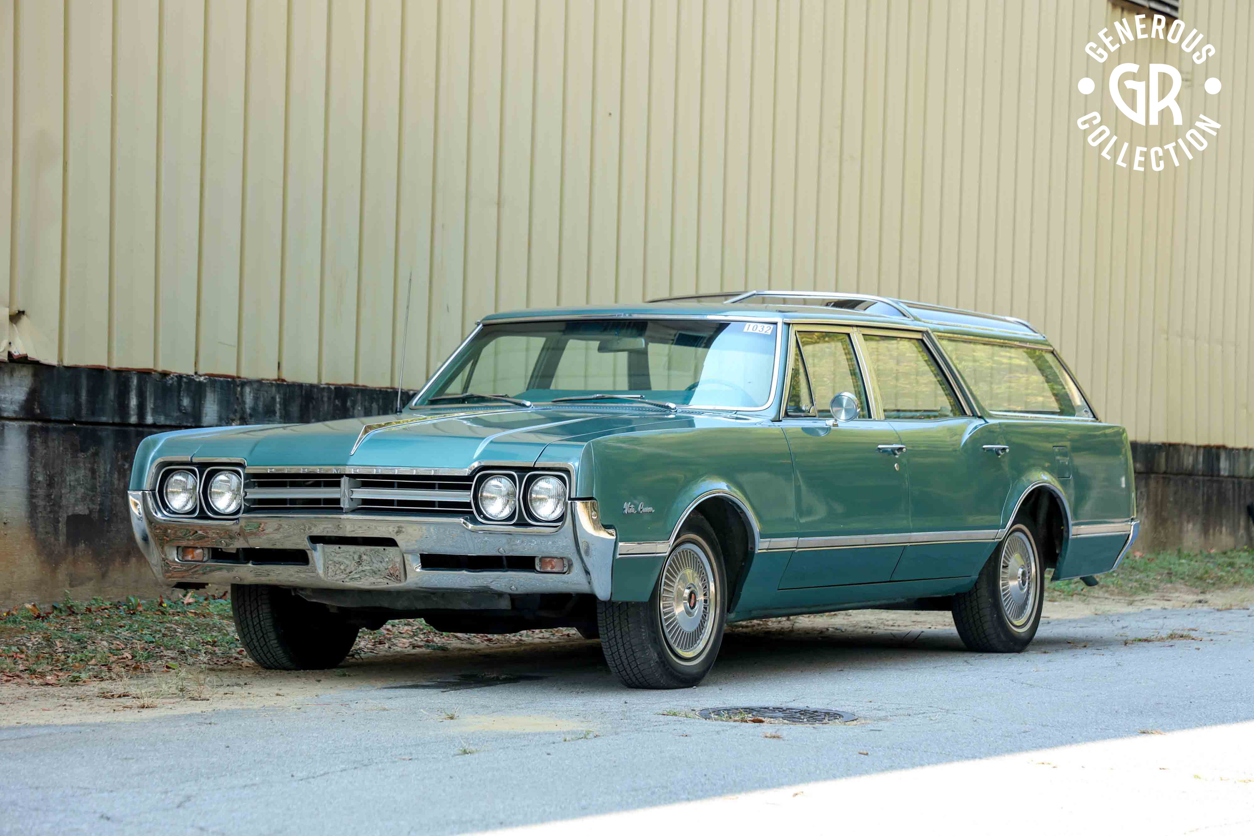 1966 Oldsmobile Vista Cruiser sold for $15,276