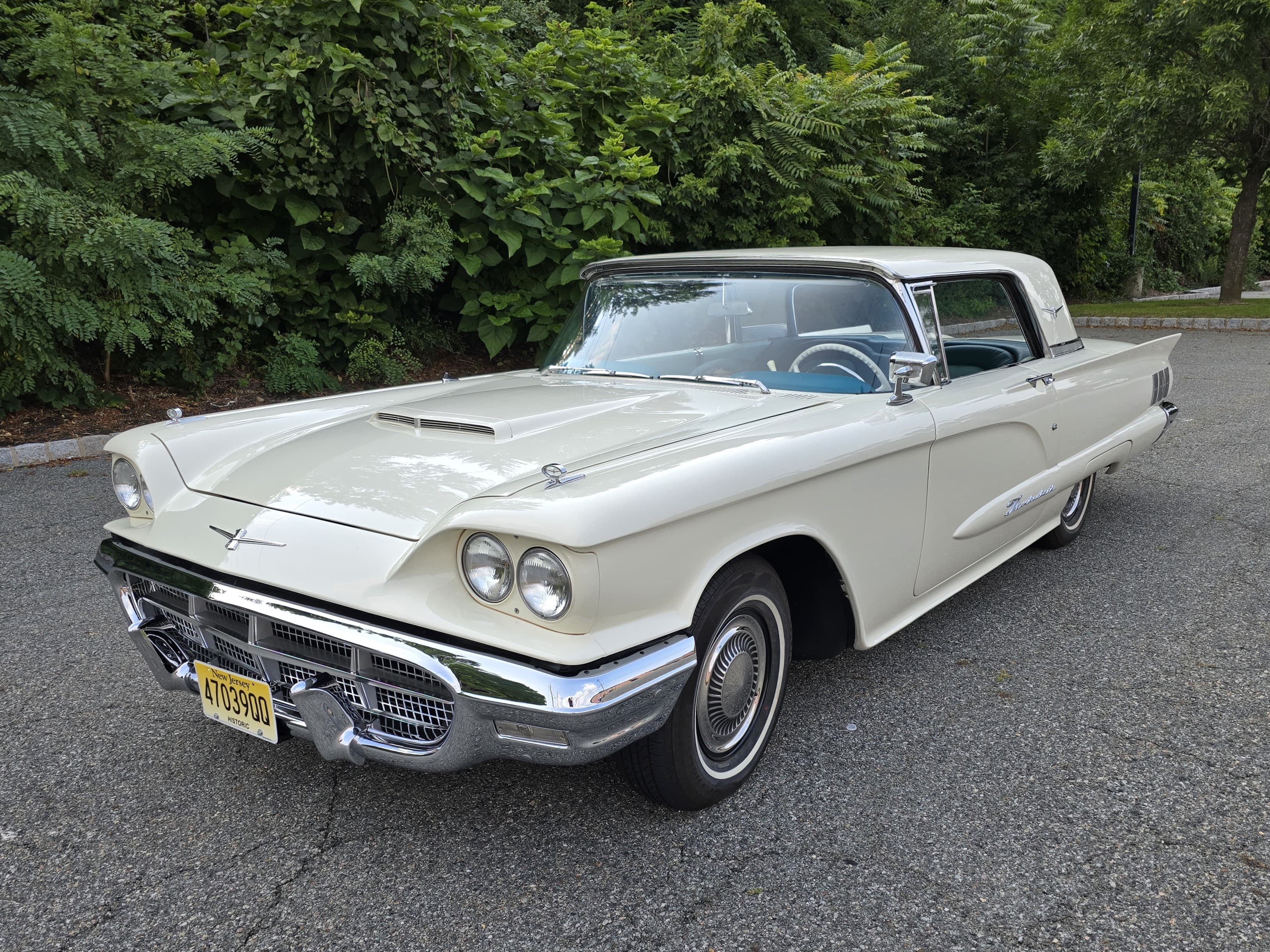1960 Ford Thunderbird sold for $20,500
