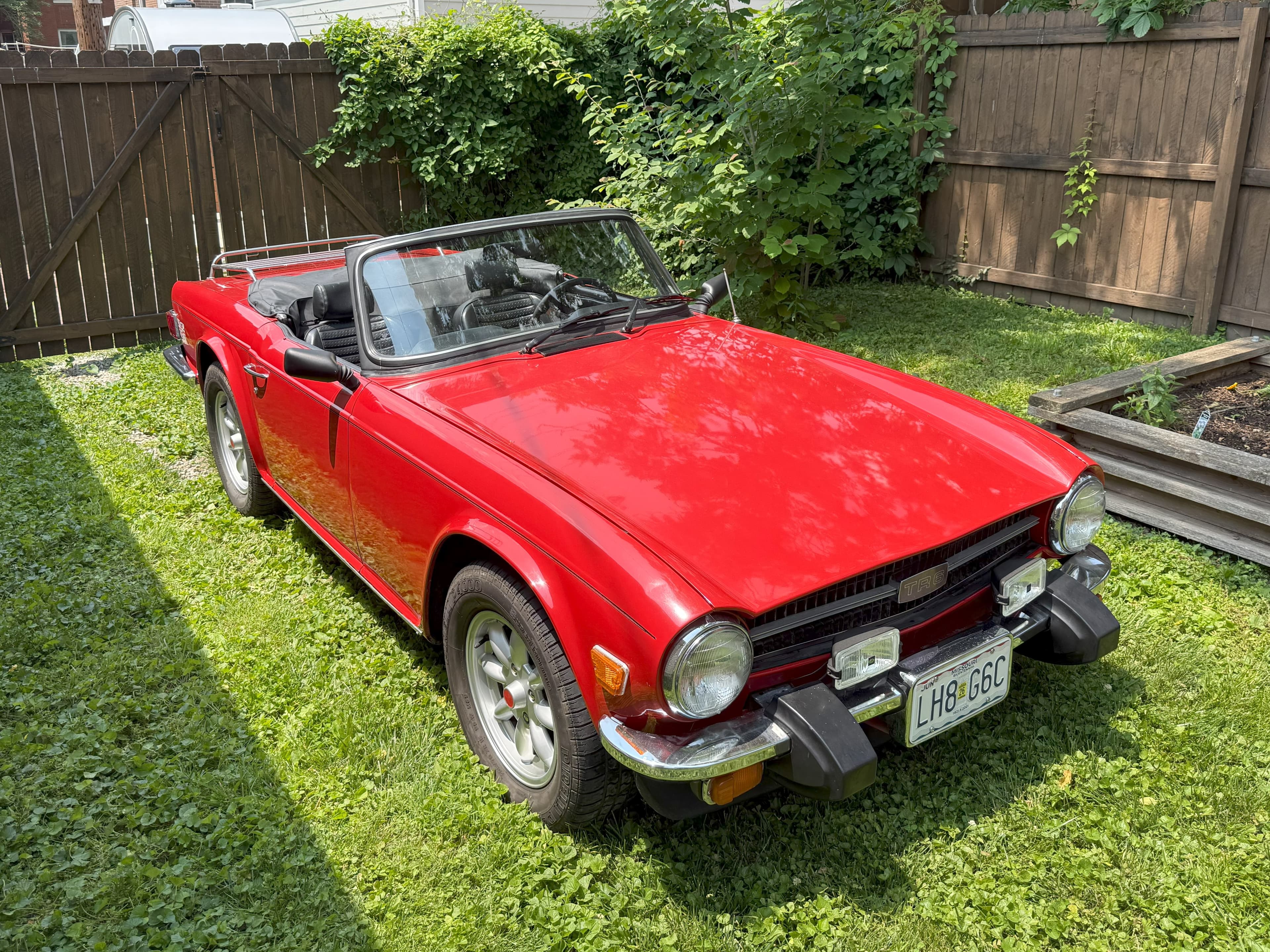 1976 Triumph TR6 sold for $8,100