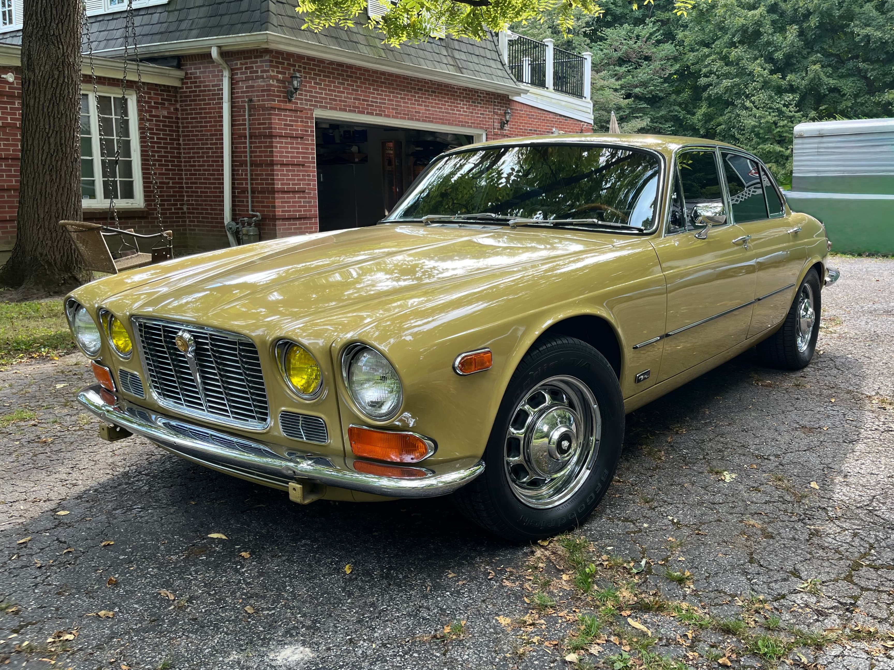 1973 Jaguar XJ6 sold for $8,775