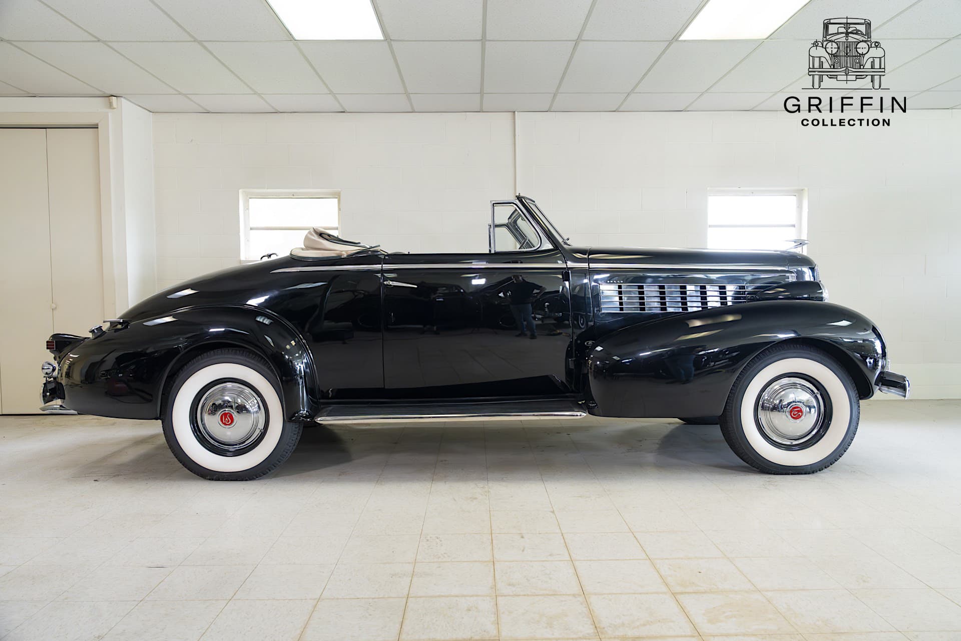 1937 LaSalle Series 50 sold for $32,000