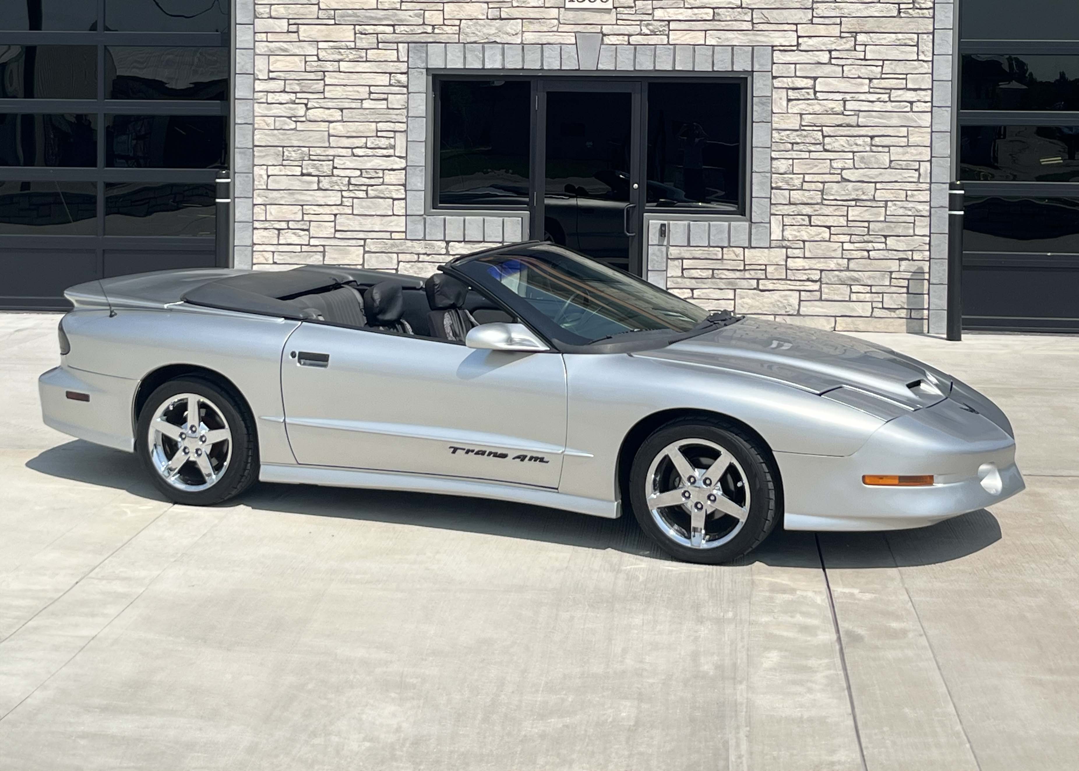 1997 Pontiac Firebird sold for $9,085