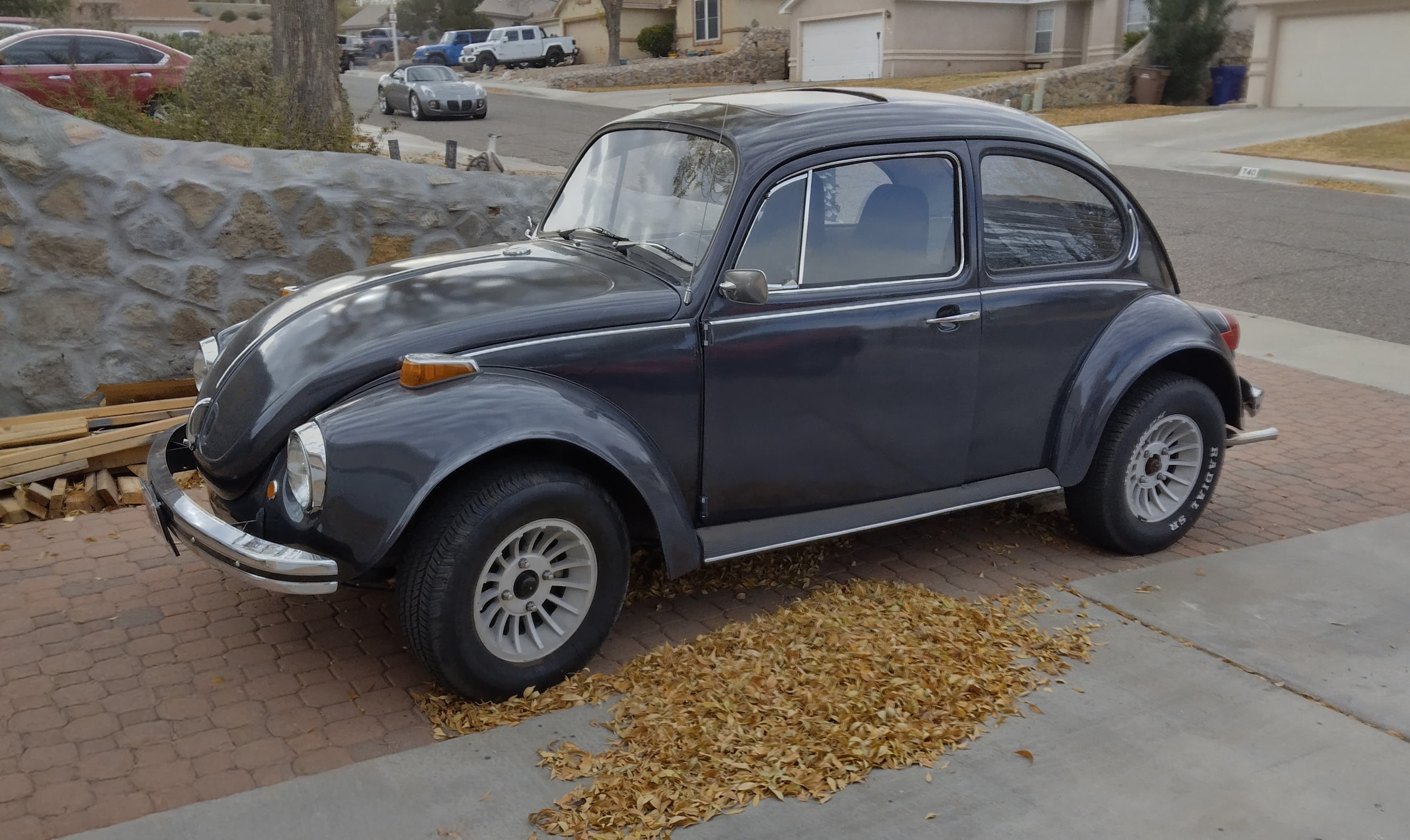 1972 Volkswagen Super Beetle sold for $4,100