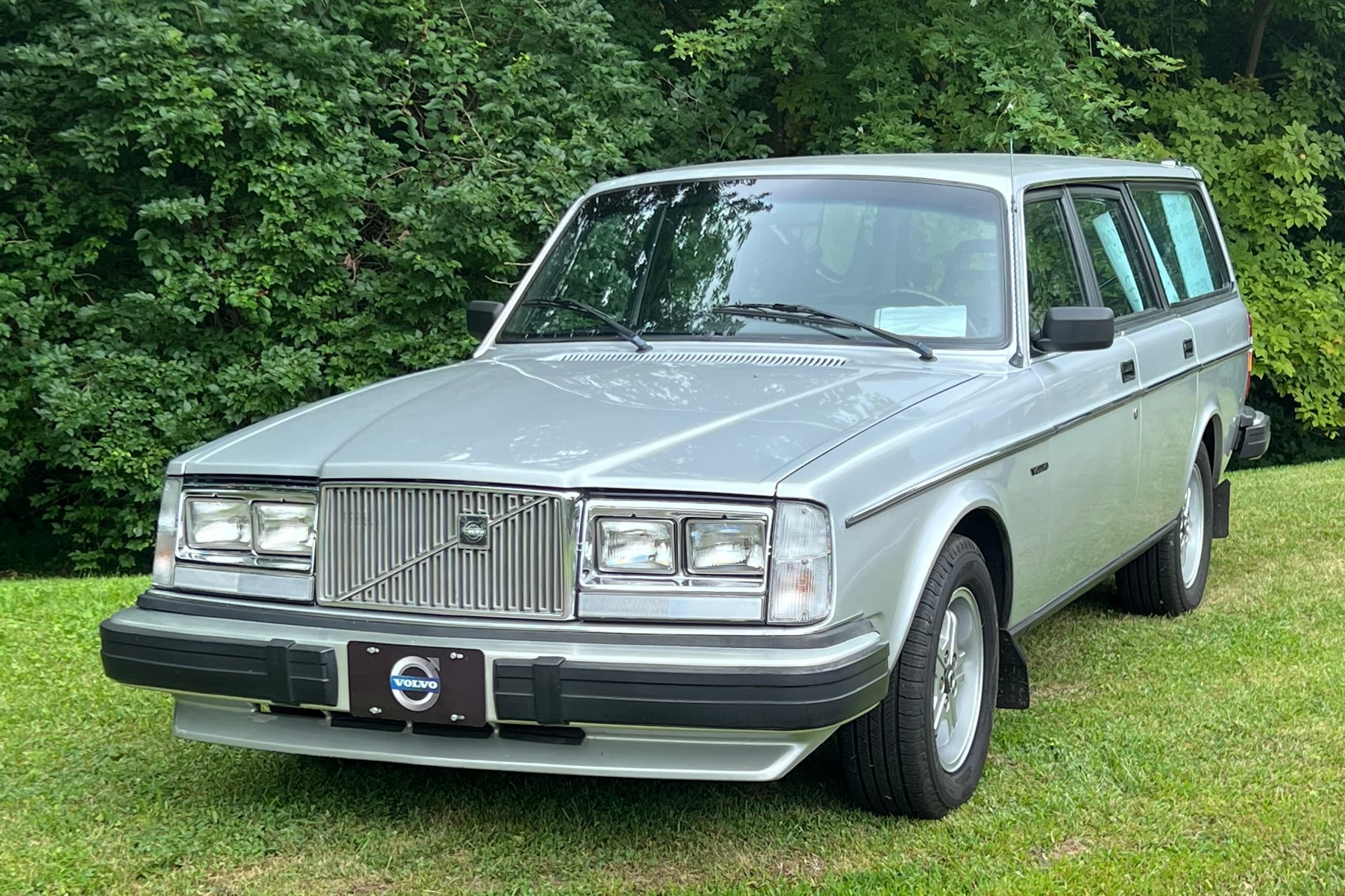 1982 Volvo 245 sold for $0