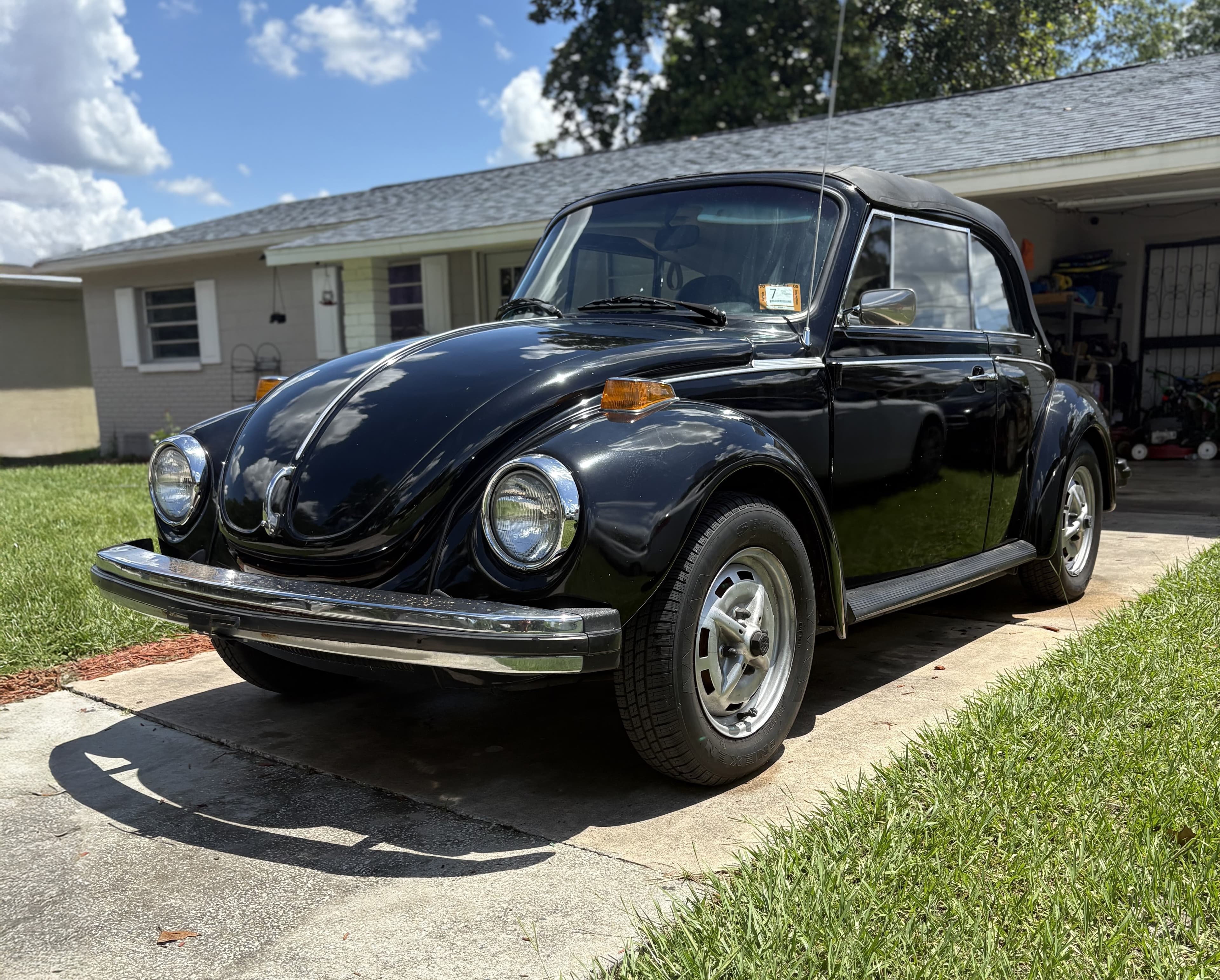 1979 Volkswagen Super Beetle sold for $7,750