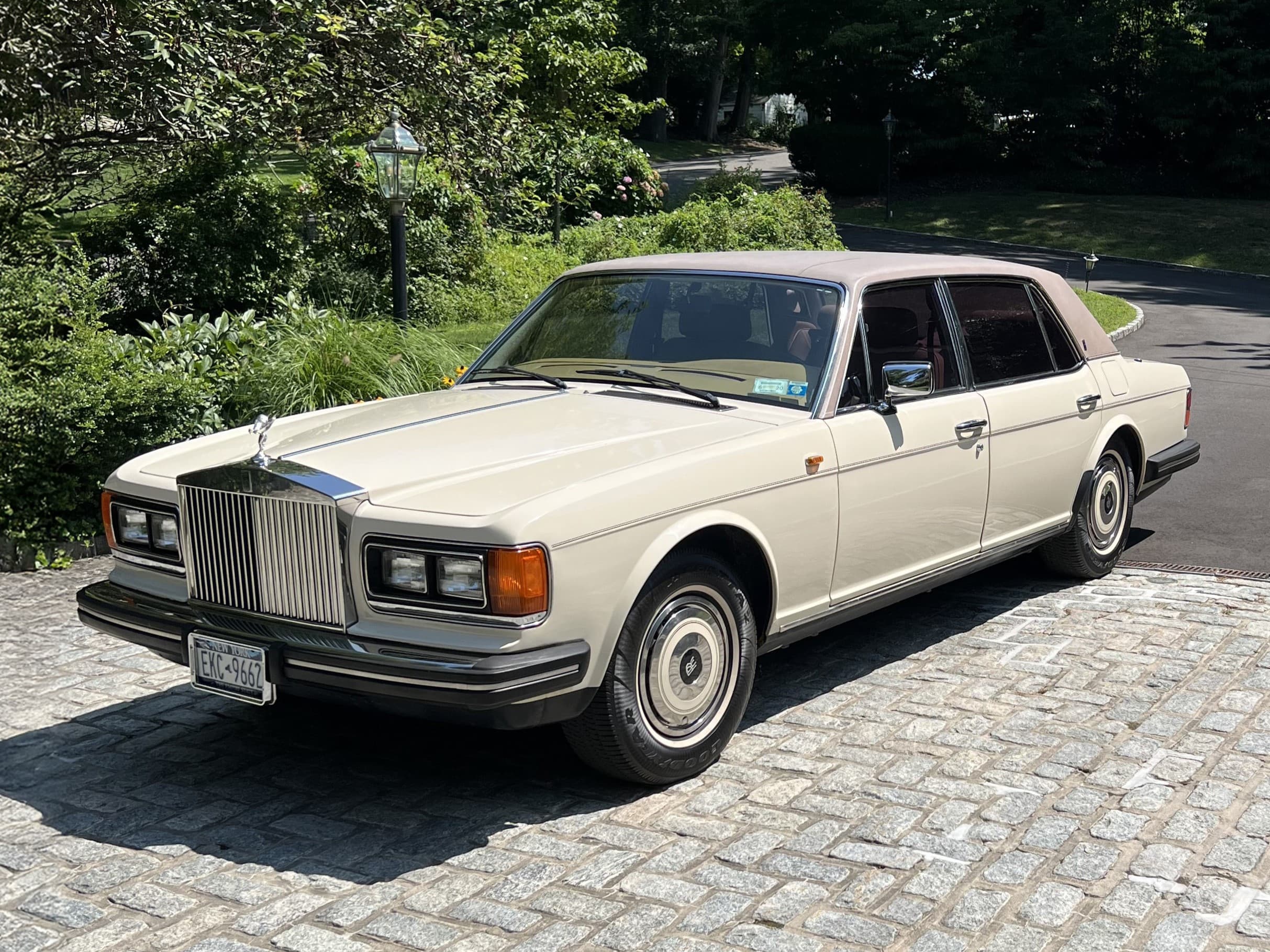 1986 Rolls-Royce Silver Spur sold for $10,300