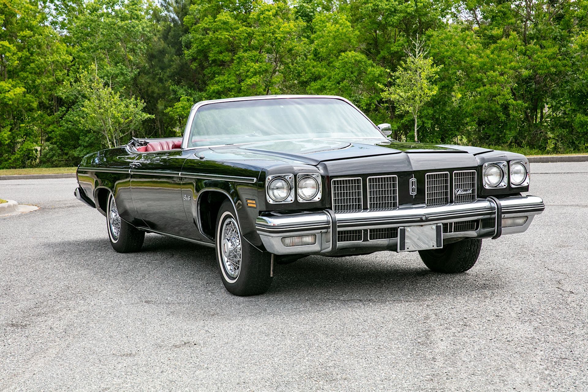 1975 Oldsmobile Delta 88 Royale sold for $9,900