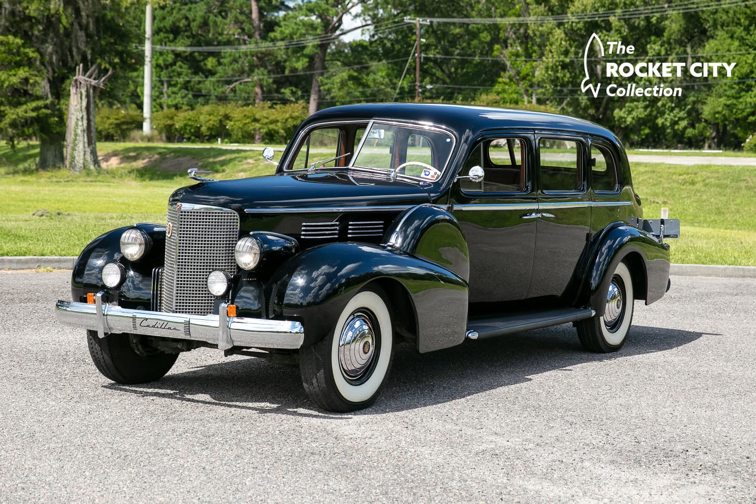 1938 Cadillac Series 38-75 Fleetwood Sedan sold for $16,000