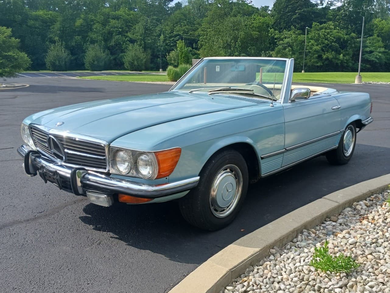 1972 Mercedes-Benz 350SL sold for $4,750