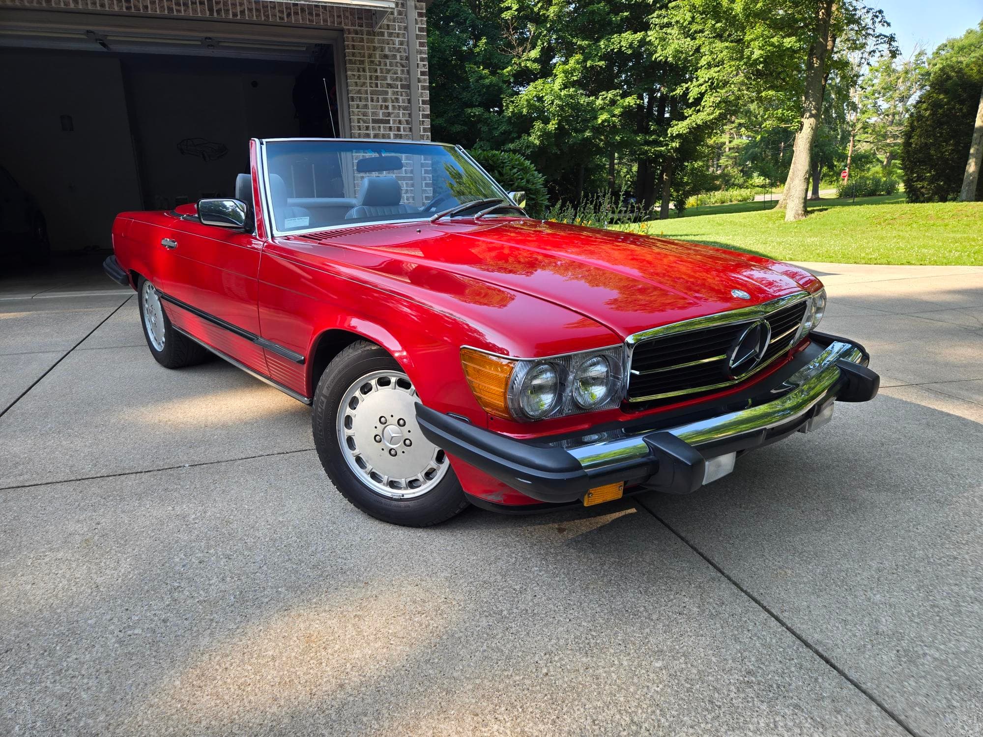 1988 Mercedes-Benz 560SL sold for $11,800