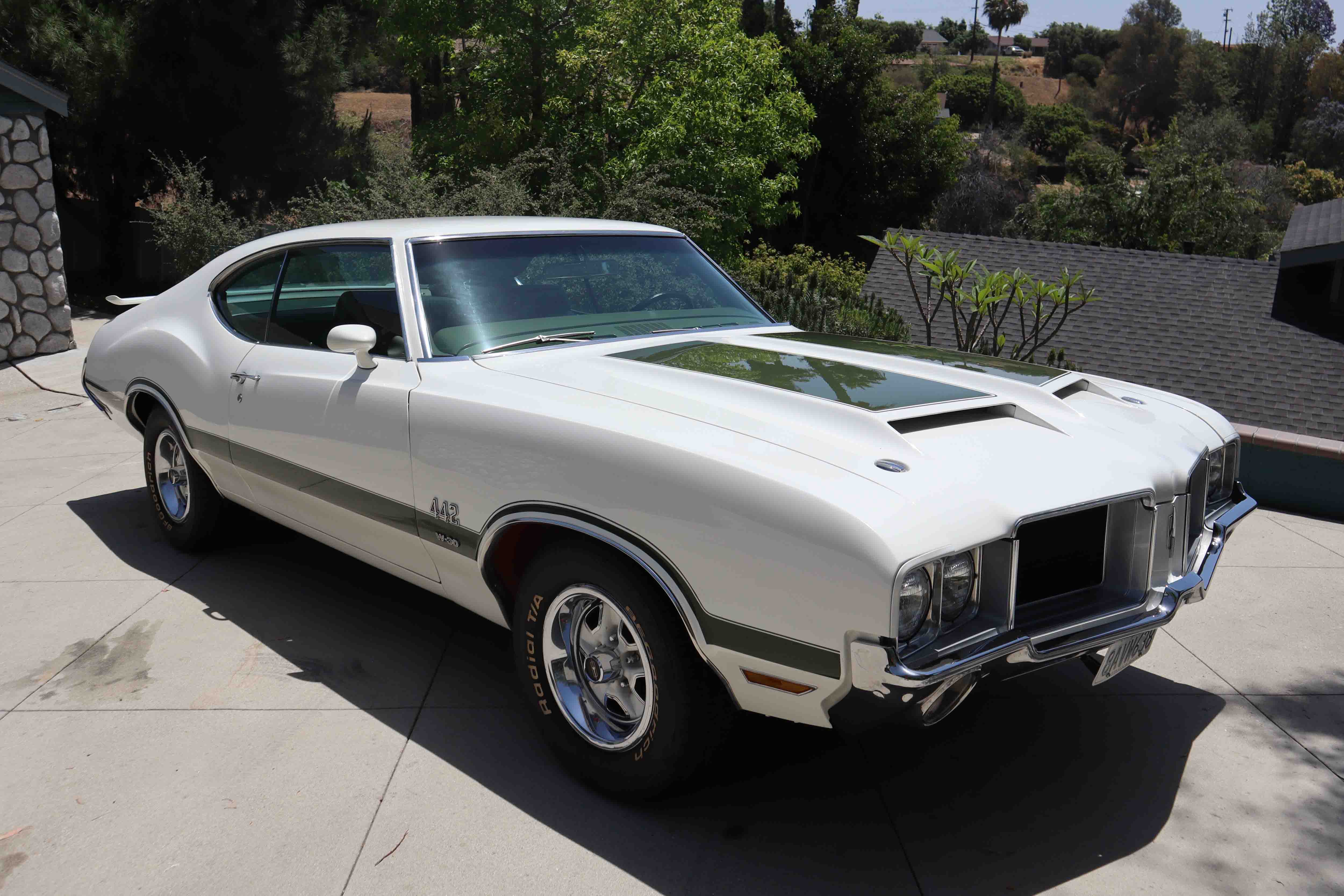 1971 Oldsmobile 4-4-2 sold for $0