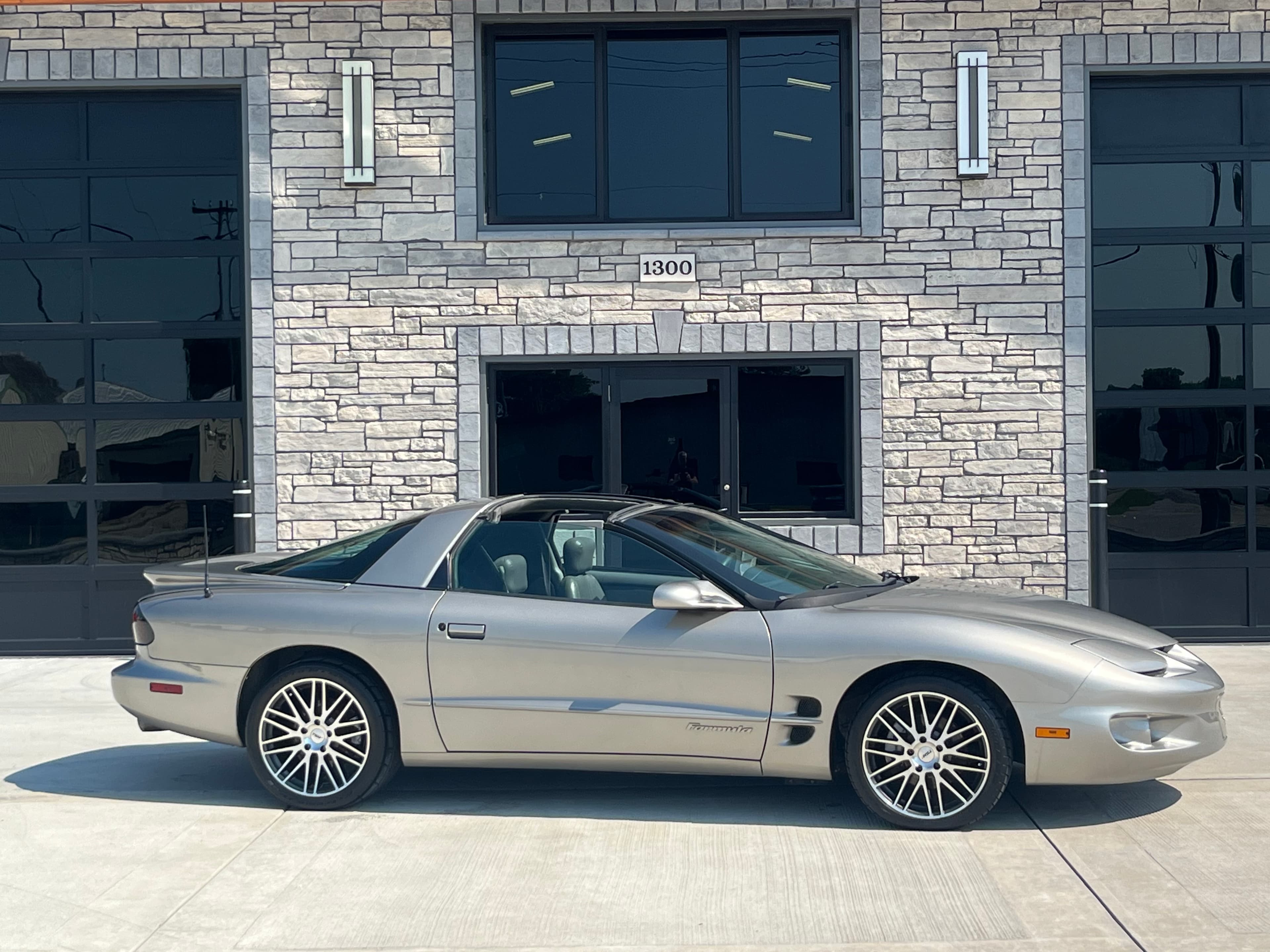 1999 Pontiac Firebird Formula sold for $9,500