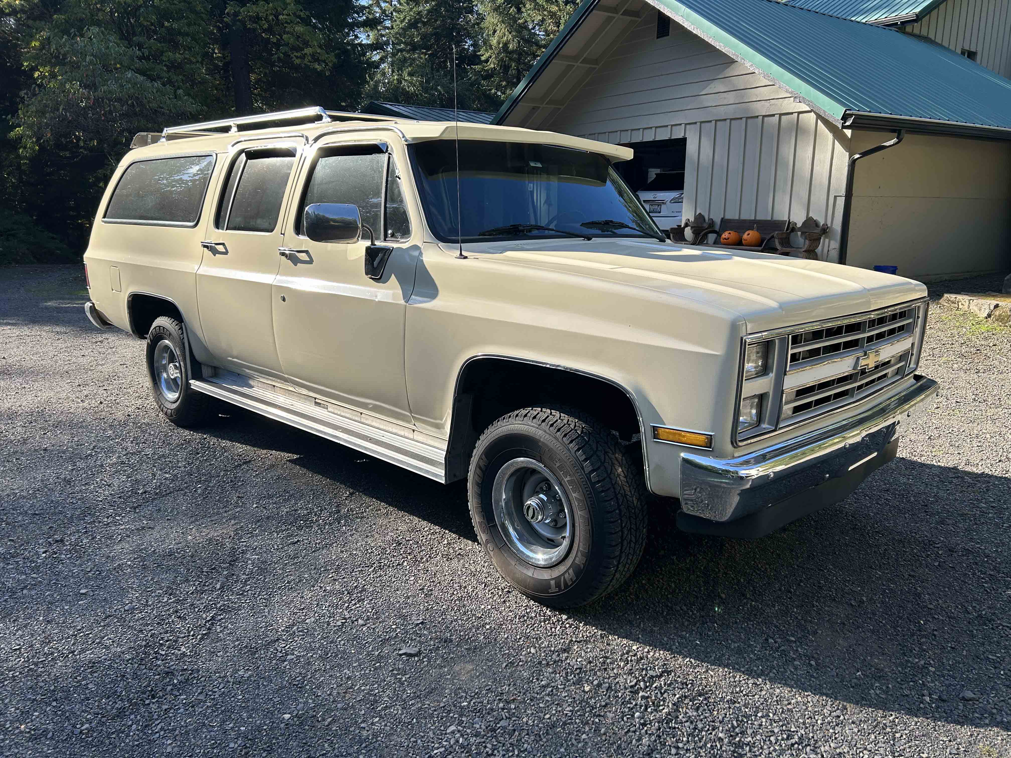 1988 Chevrolet V10 Suburban sold for $0