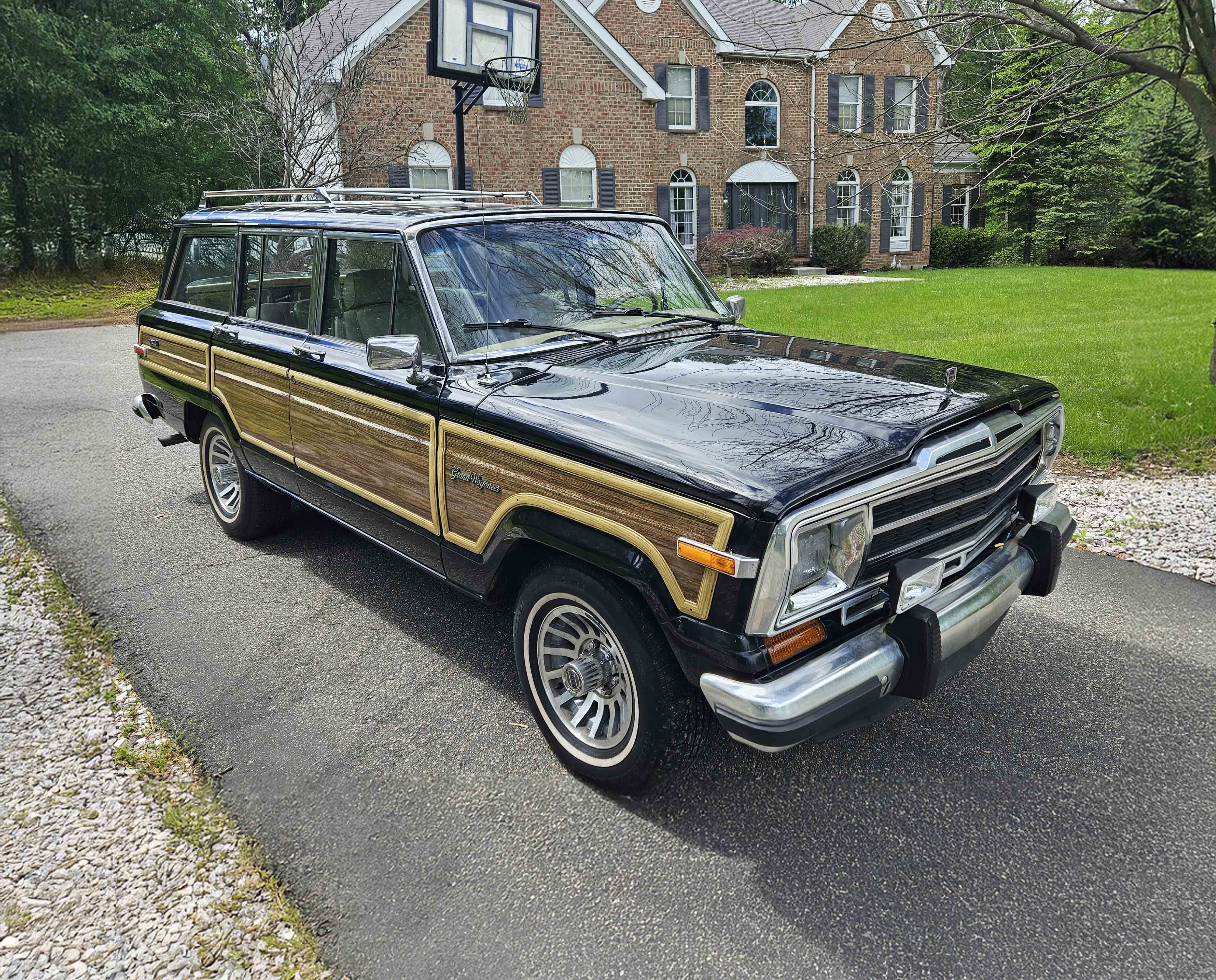 1990 Jeep Grand Wagoneer sold for $18,000