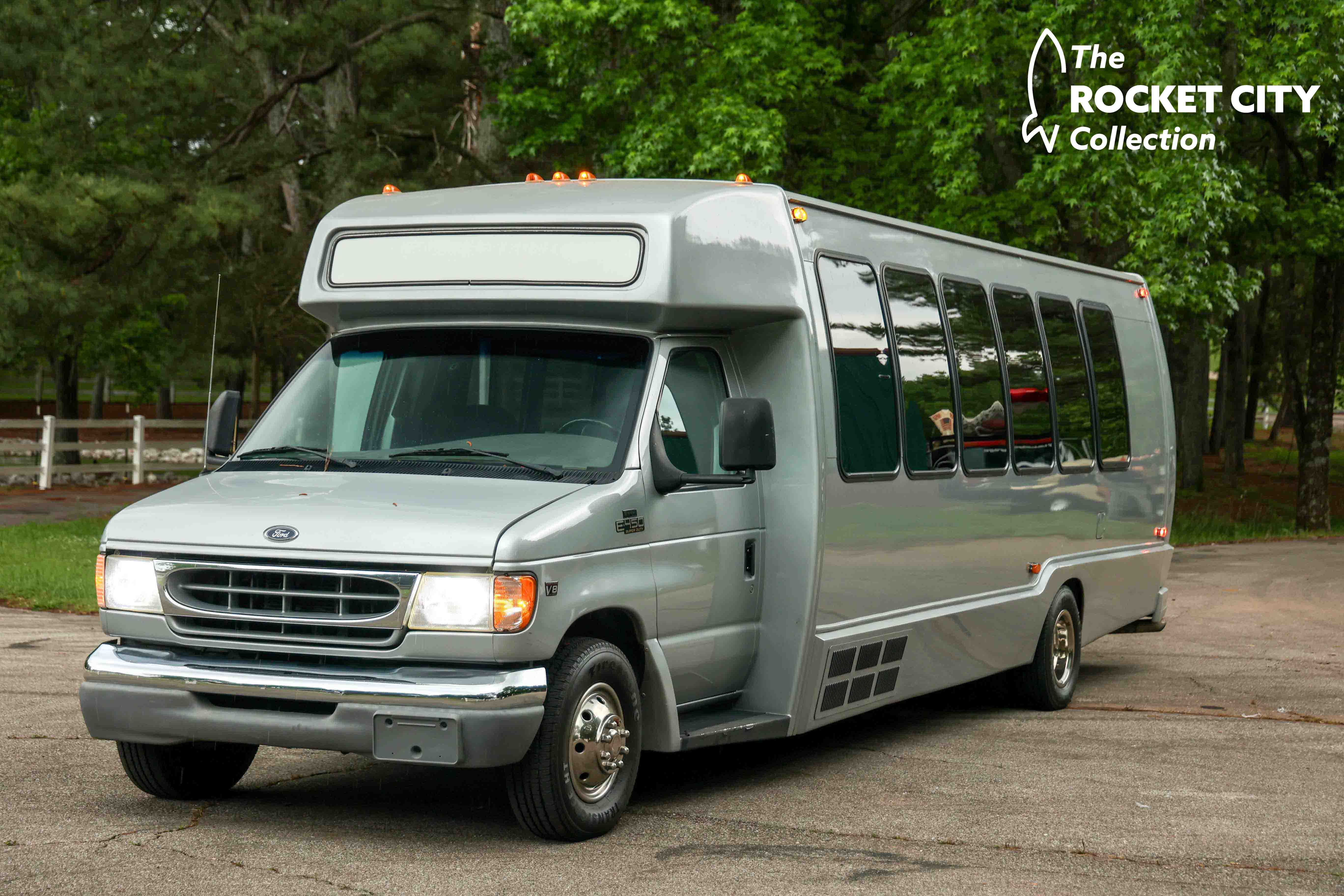 1999 Ford F-450 sold for $27,000