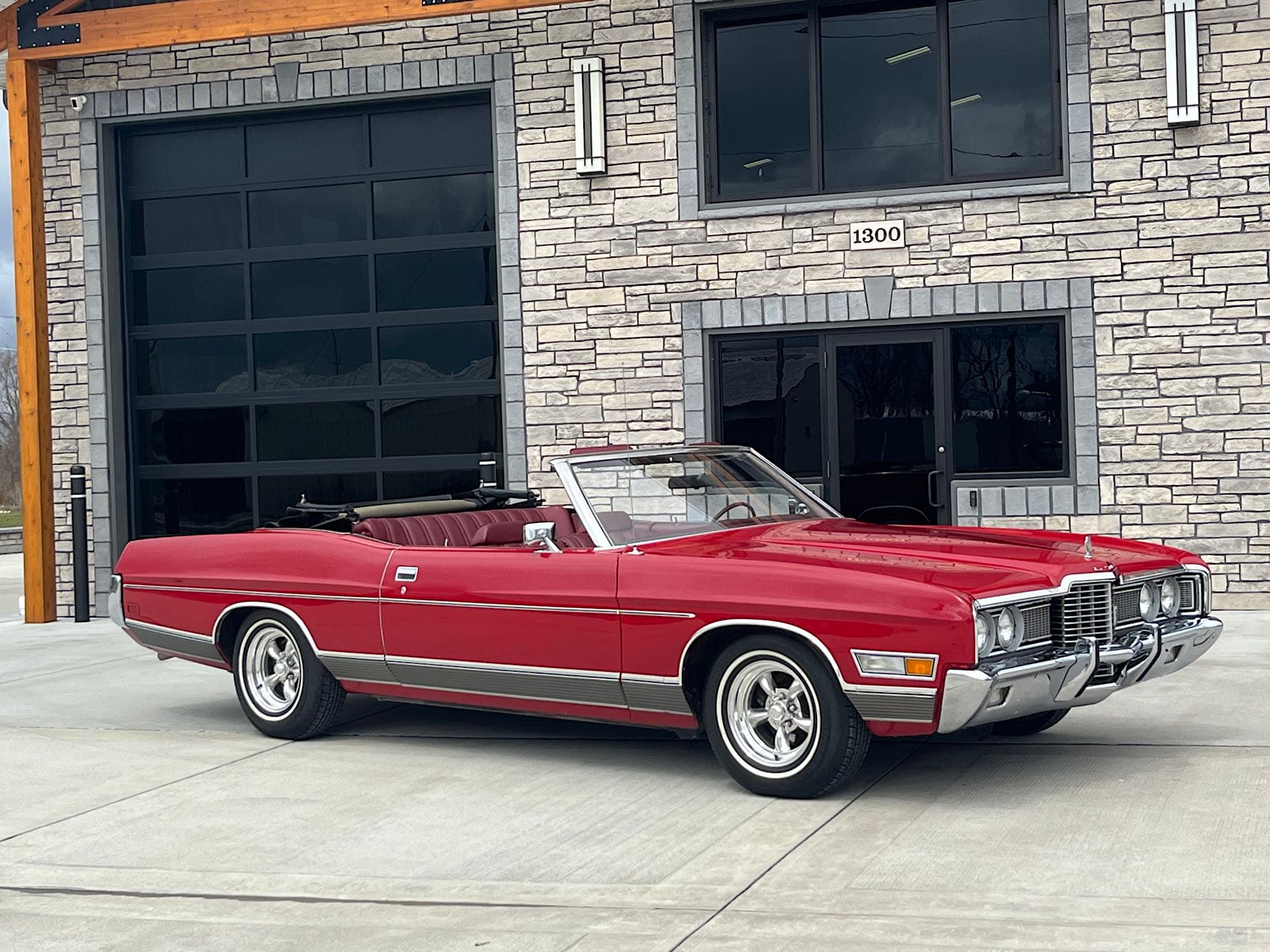 1972 Ford LTD sold for $17,600