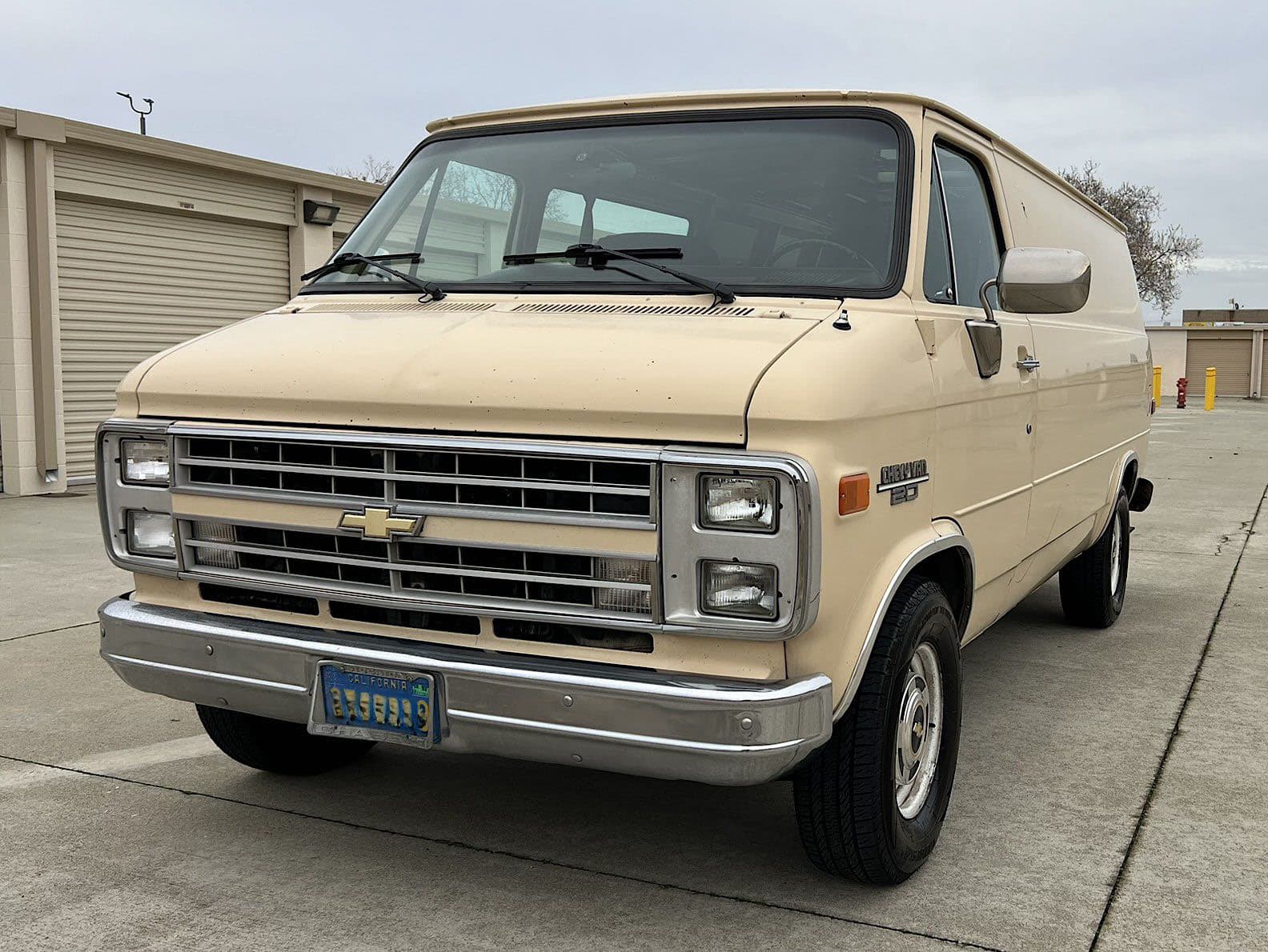 1986 Chevrolet G20 sold for $2,750