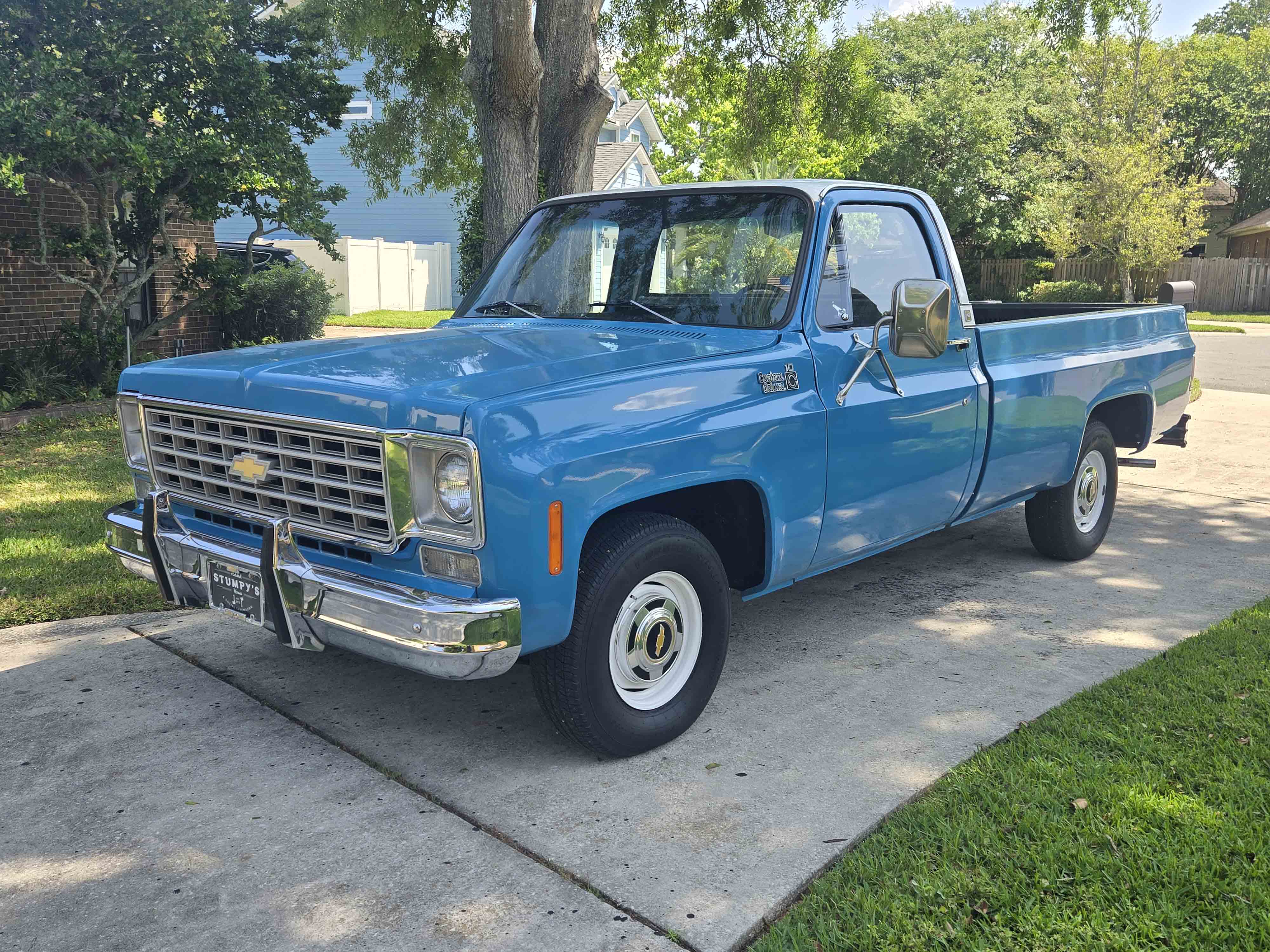 1976 Chevrolet C10 sold for $14,005
