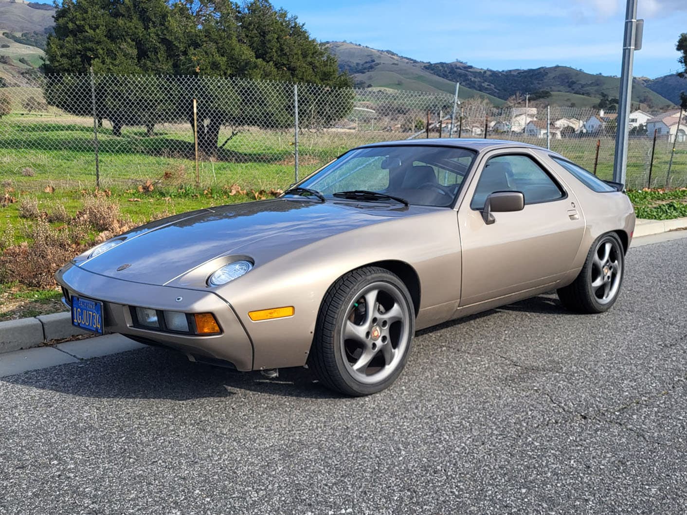 1983 Porsche 928 sold for $9,000